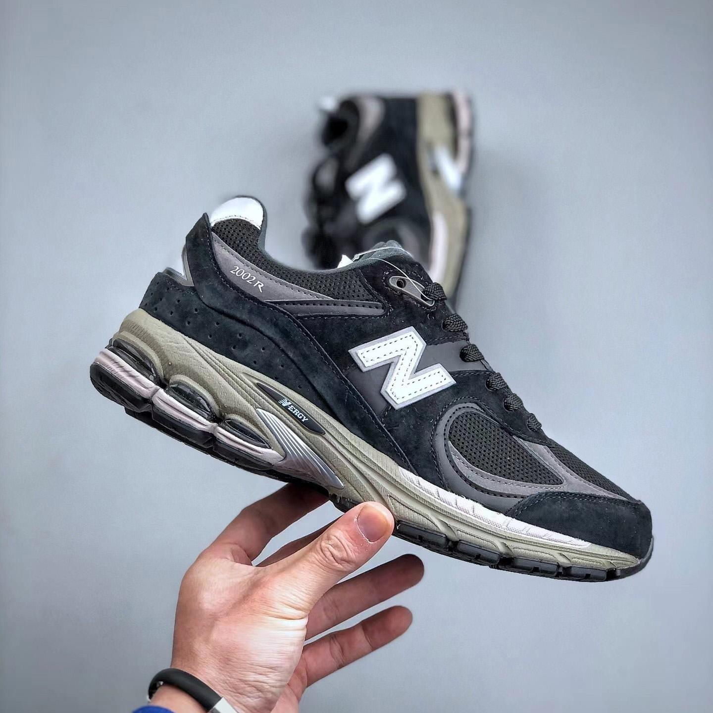 New Balance 2002R Trainers - DopestKickz