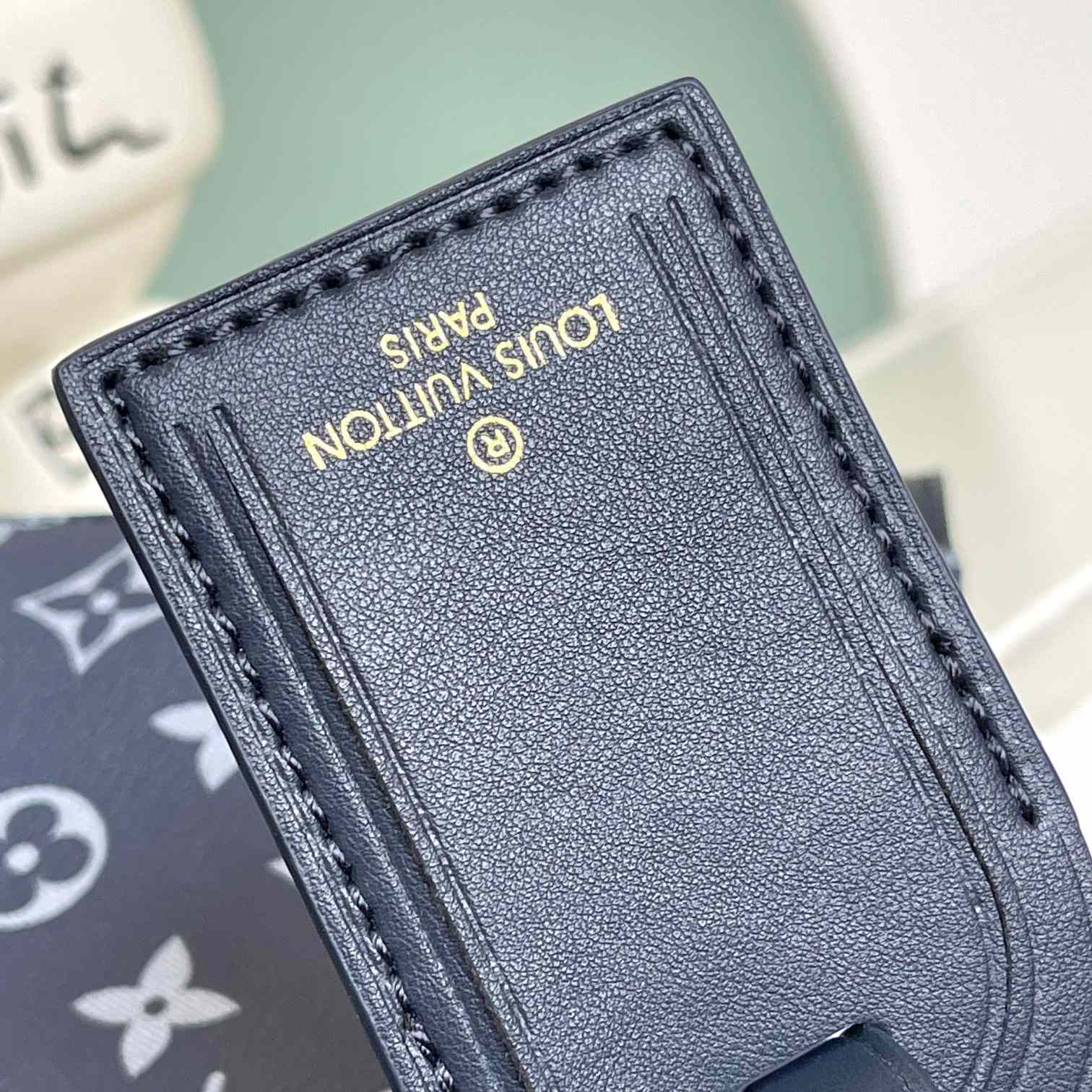 Louis Vuitton Sac Plat 24H (43 x 34 x 17.5cm)  M46812 - DopestKickz