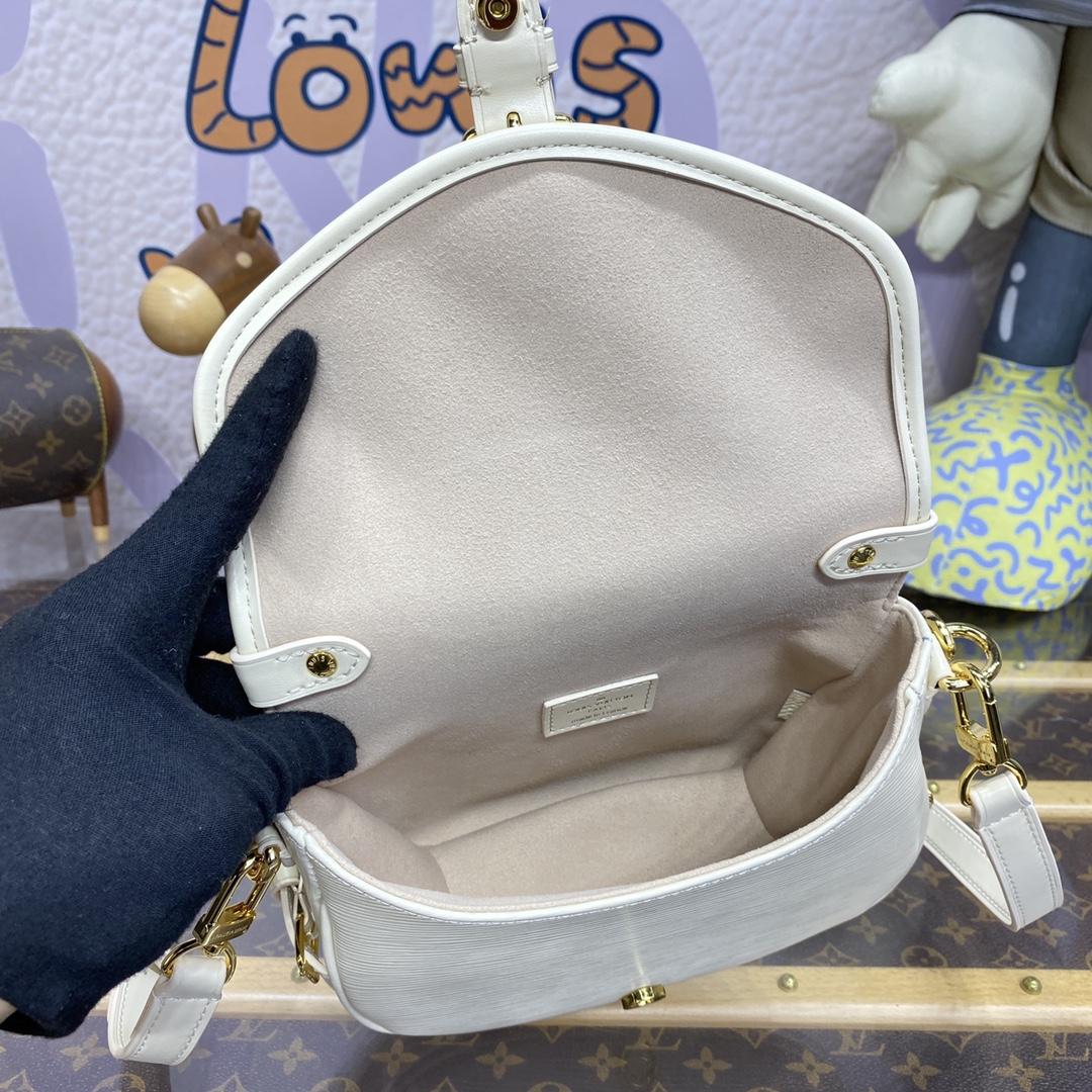 Louis Vuitton Saumur BB  (20-16-7.5CM)   M23746 - DopestKickz