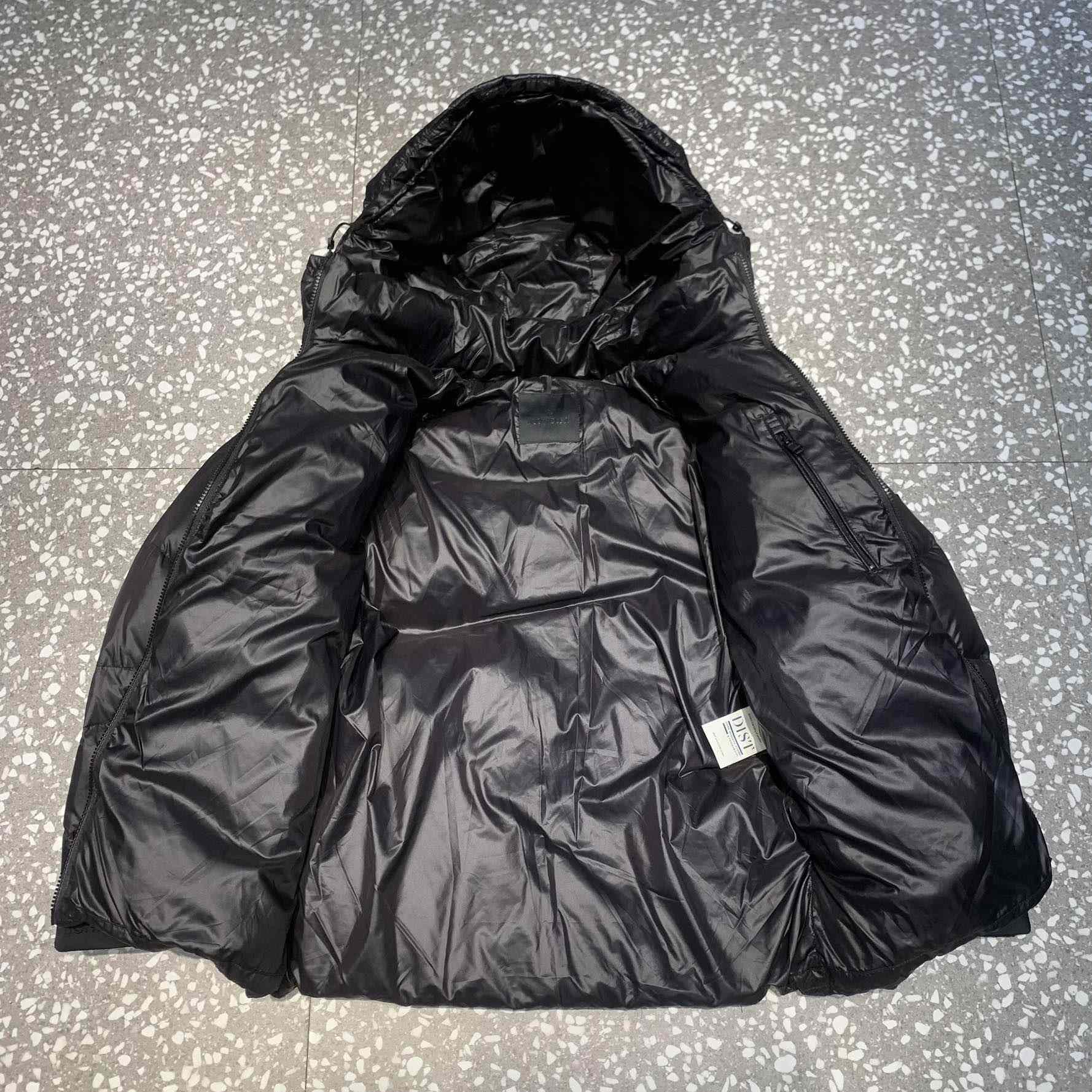 Moncler Yonne Short Down Jacket - DopestKickz