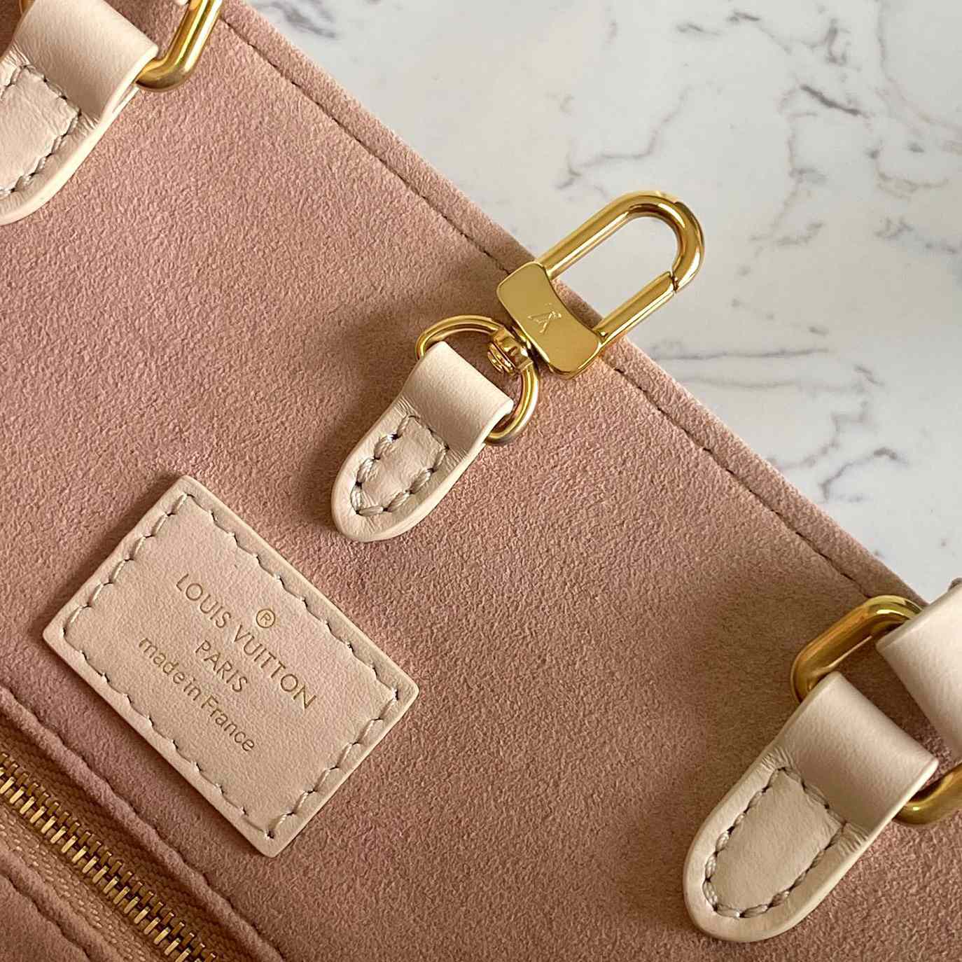 Louis Vuitton OnTheGo MM (35x27x14CM)  M21575 - DopestKickz