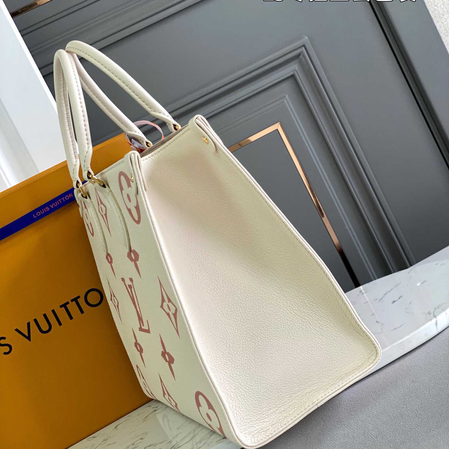 Louis Vuitton OnTheGo MM (35x27x14CM)  M21575 - DopestKickz