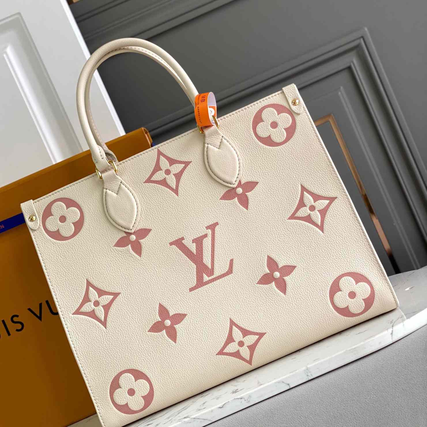 Louis Vuitton OnTheGo MM (35x27x14CM)  M21575 - DopestKickz