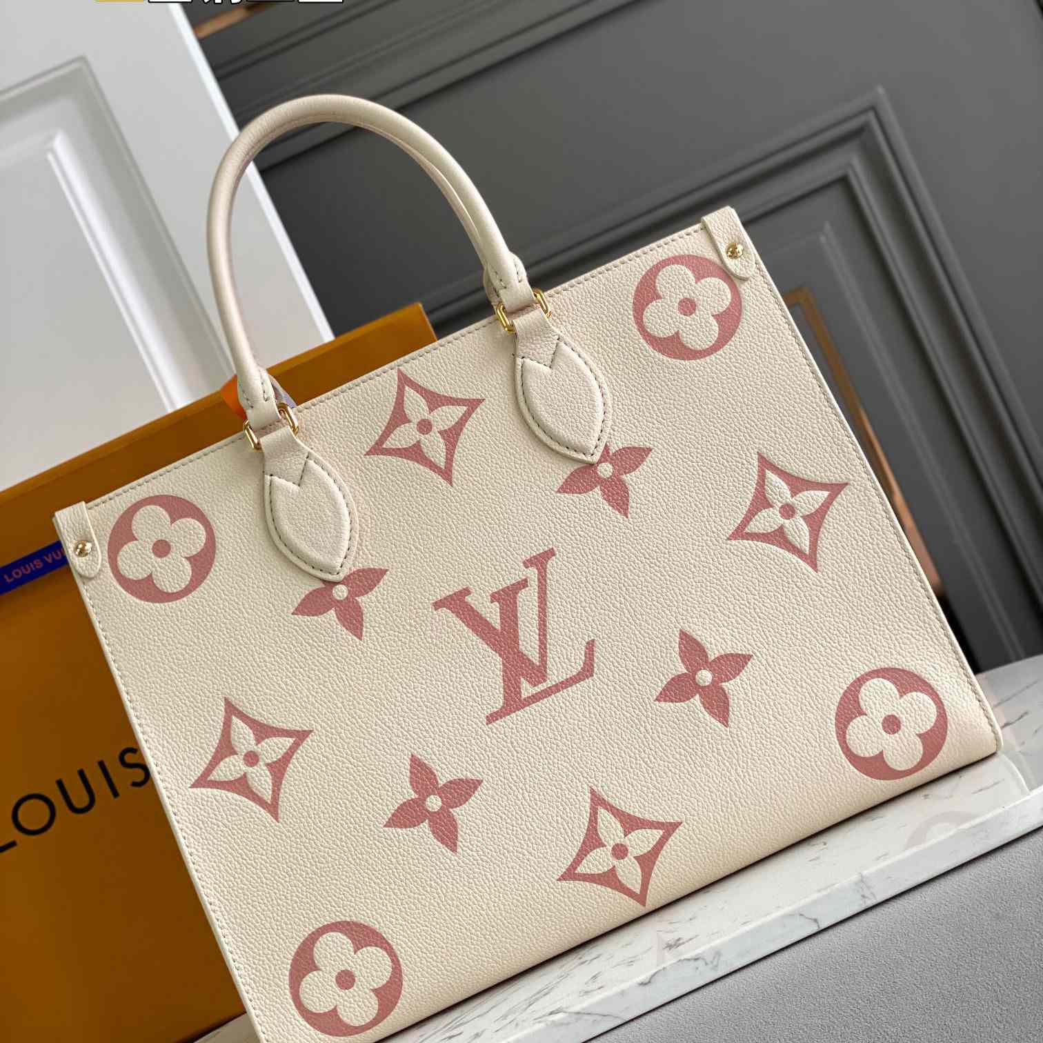 Louis Vuitton OnTheGo MM (35x27x14CM)  M21575 - DopestKickz
