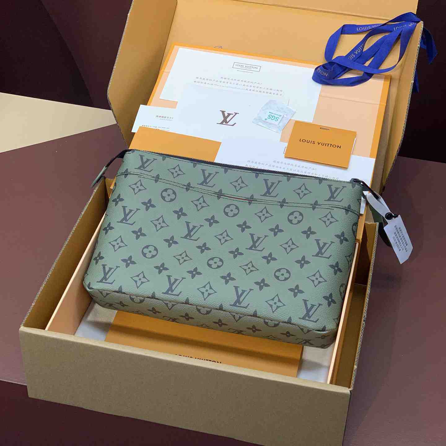 Louis Vuitton Pochette Voyage Souple (32 x 21 x 8cm)M82800 - DopestKickz