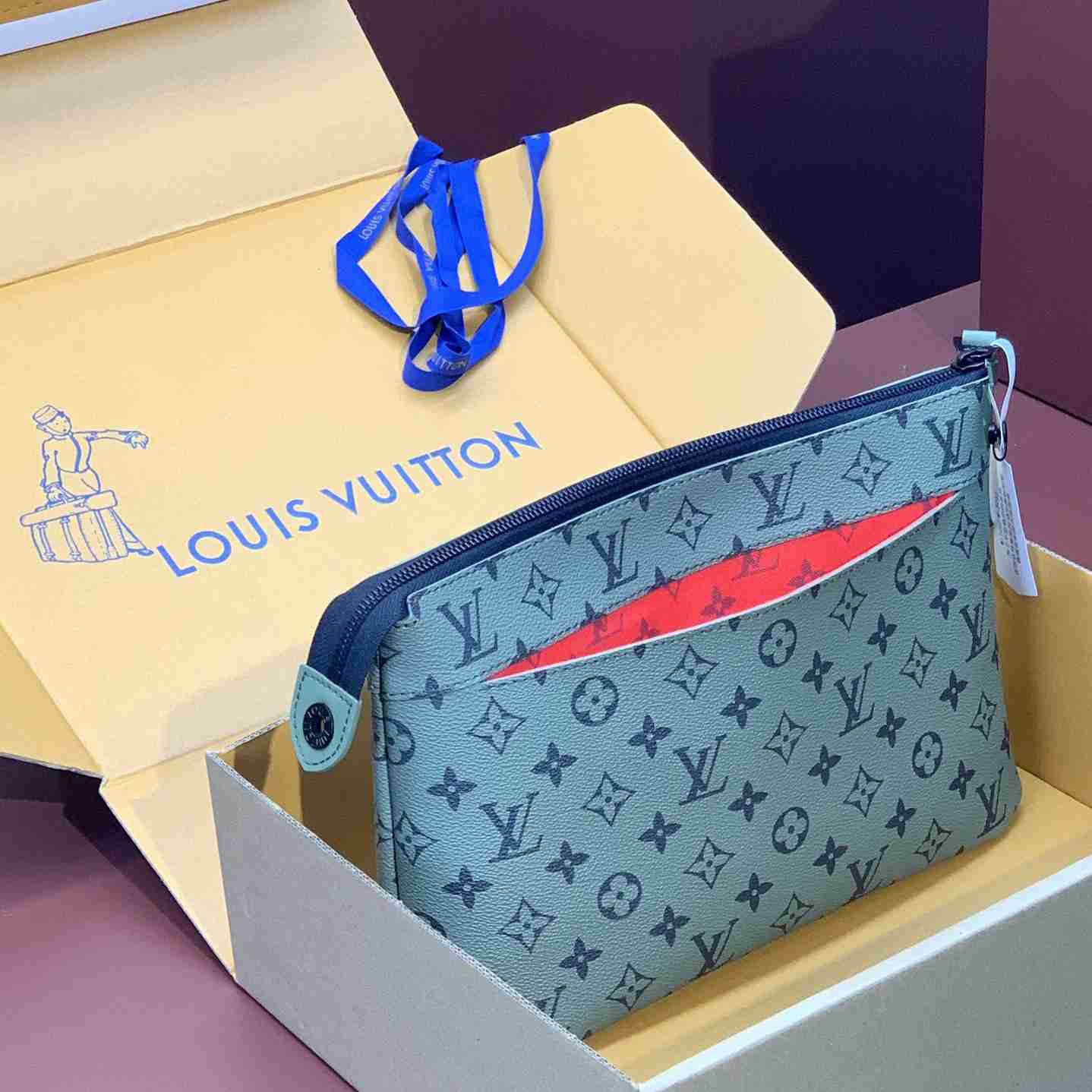 Louis Vuitton Pochette Voyage Souple (32 x 21 x 8cm)M82800 - DopestKickz