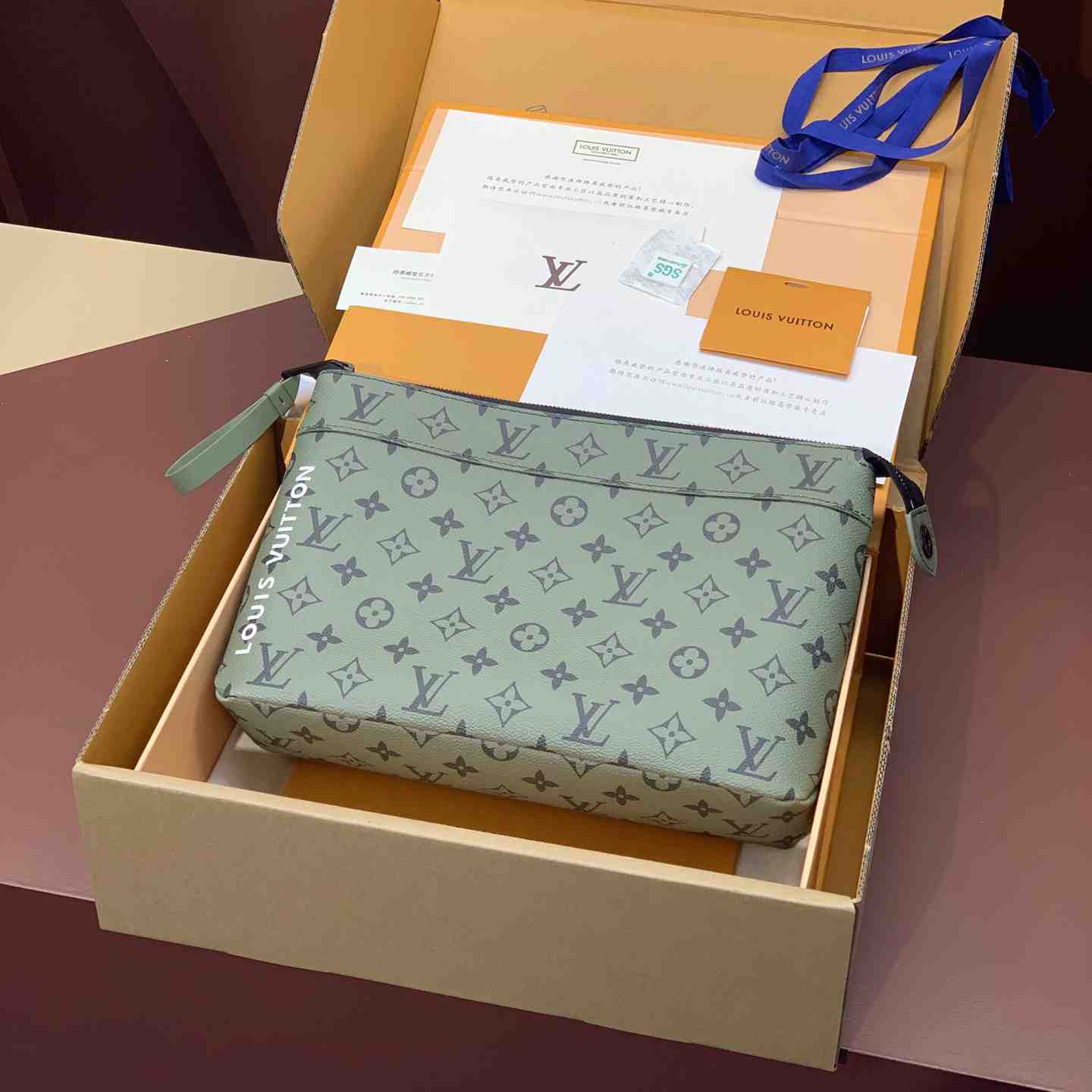 Louis Vuitton Pochette Voyage Souple (32 x 21 x 8cm)M82800 - DopestKickz