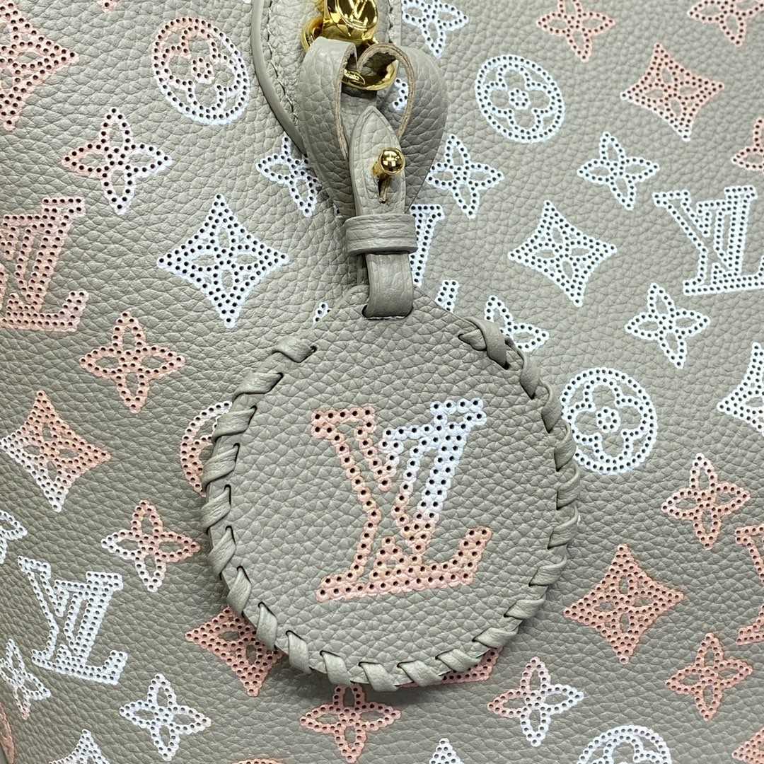Louis Vuitton Blossom MM (30*27.5*16cm)  M23387 - DopestKickz