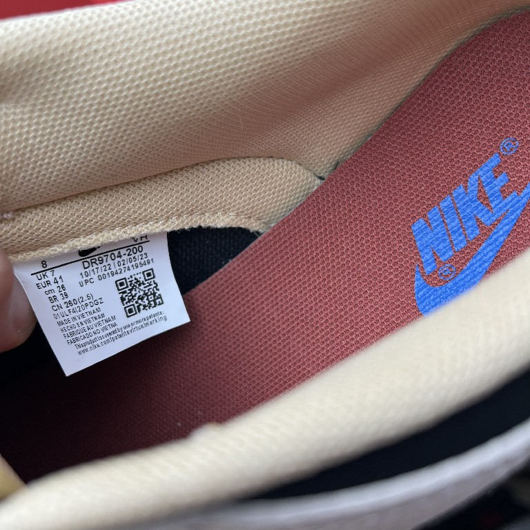 Nike Dunk Low  Sneaker    DR9704-200 - DopestKickz