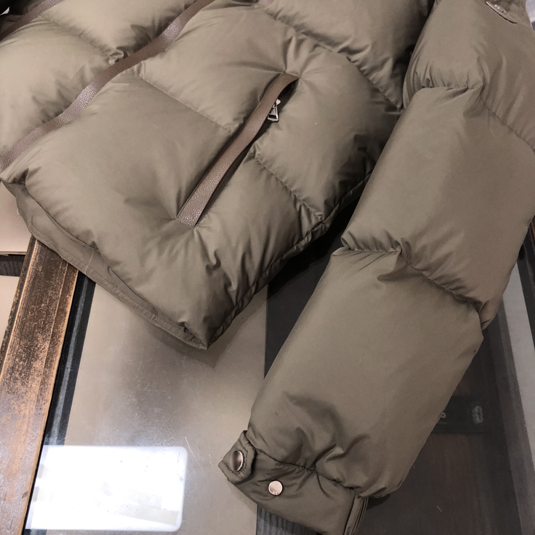 Moncler Besbre Short Down Jacket - DopestKickz