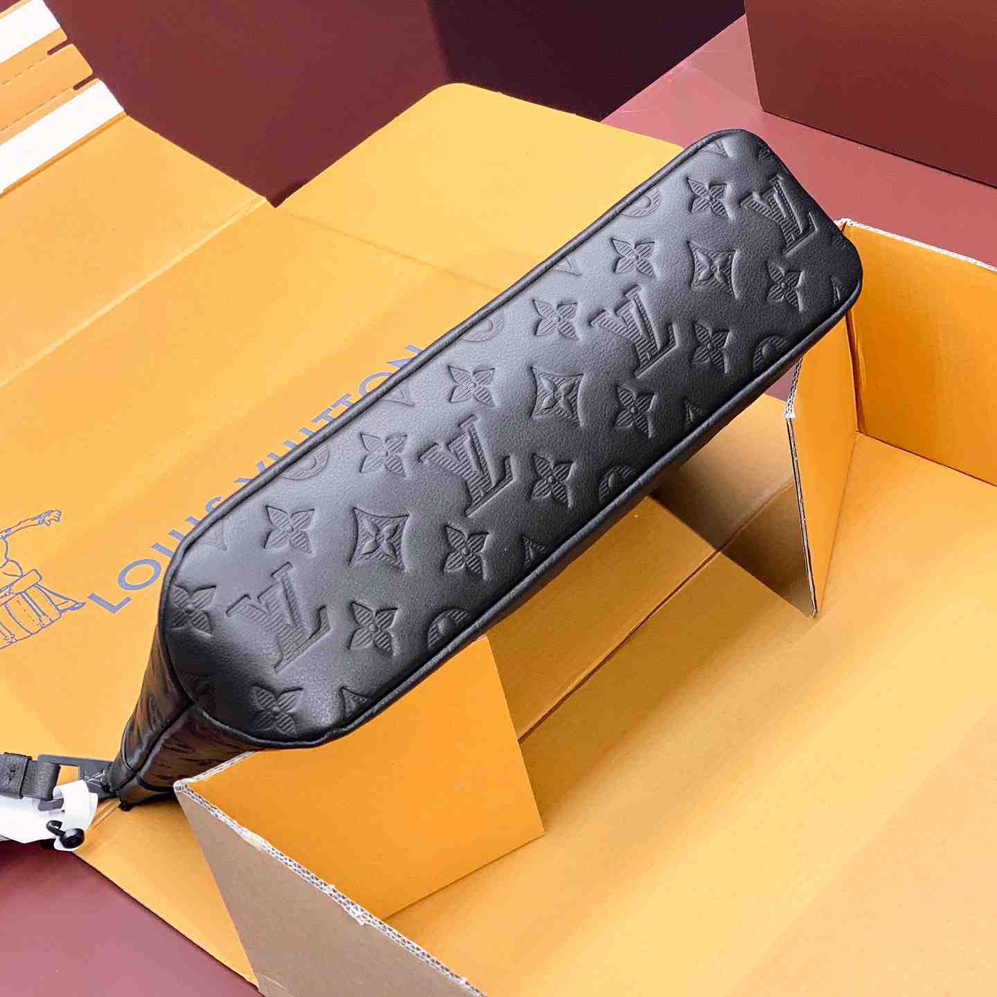 Louis Vuitton Pochette Voyage Souple (32 x 21 x 8cm)  M82545 - DopestKickz