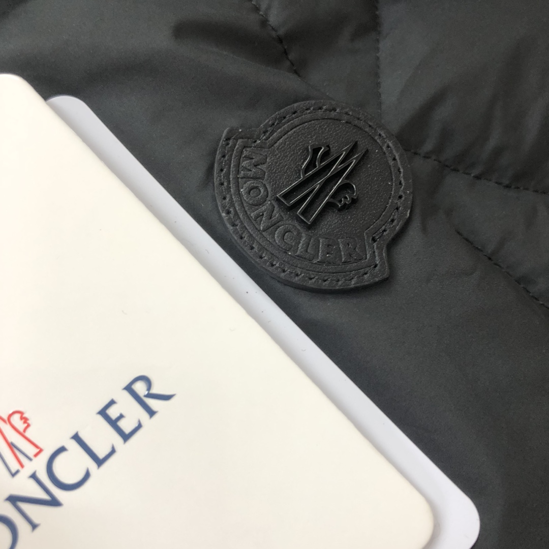 Moncler Besbre Short Down Jacket - DopestKickz