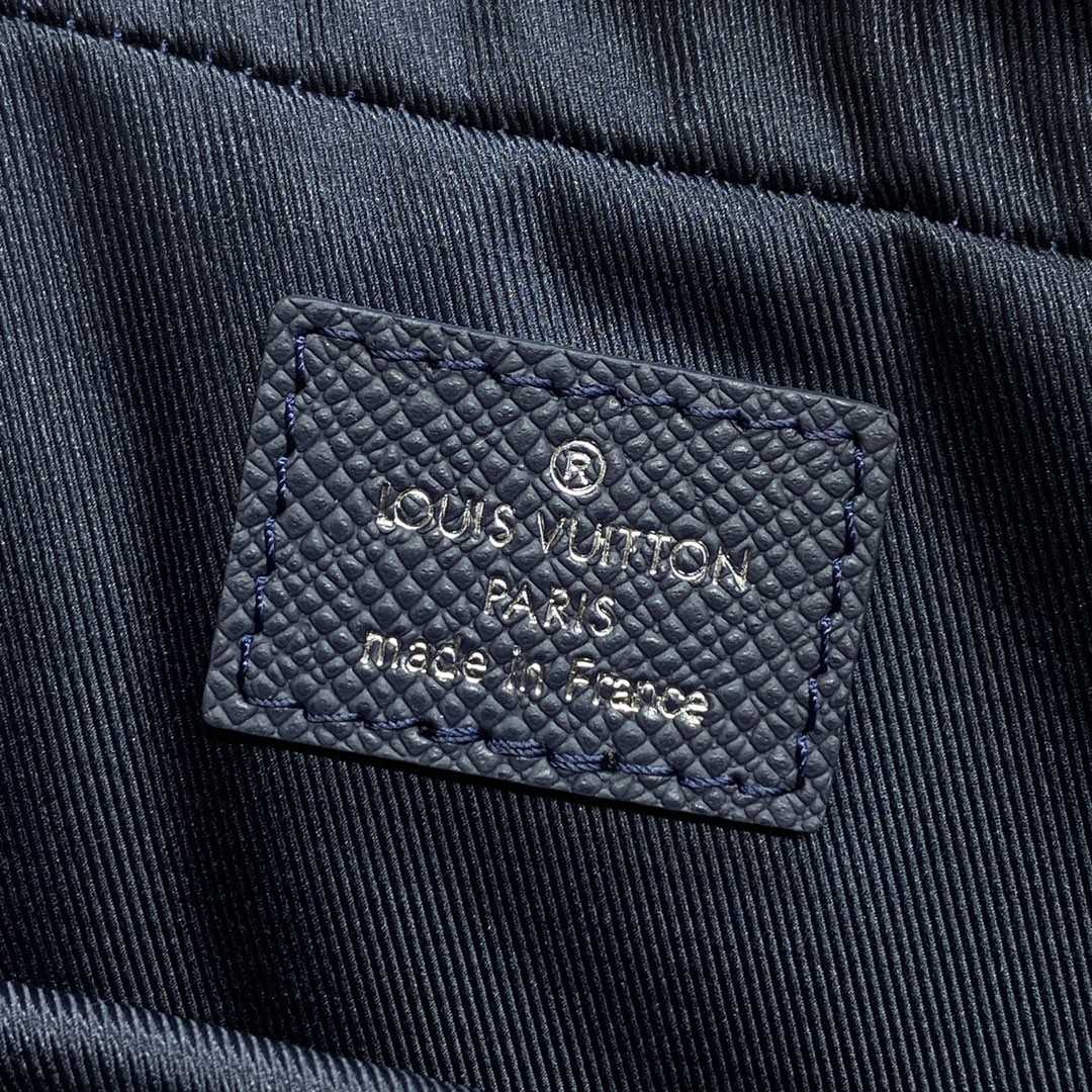 Louis Vuitton Porte Documents Voyage PM (36.5 x 27.5 x 6cm)   M30975 - DopestKickz