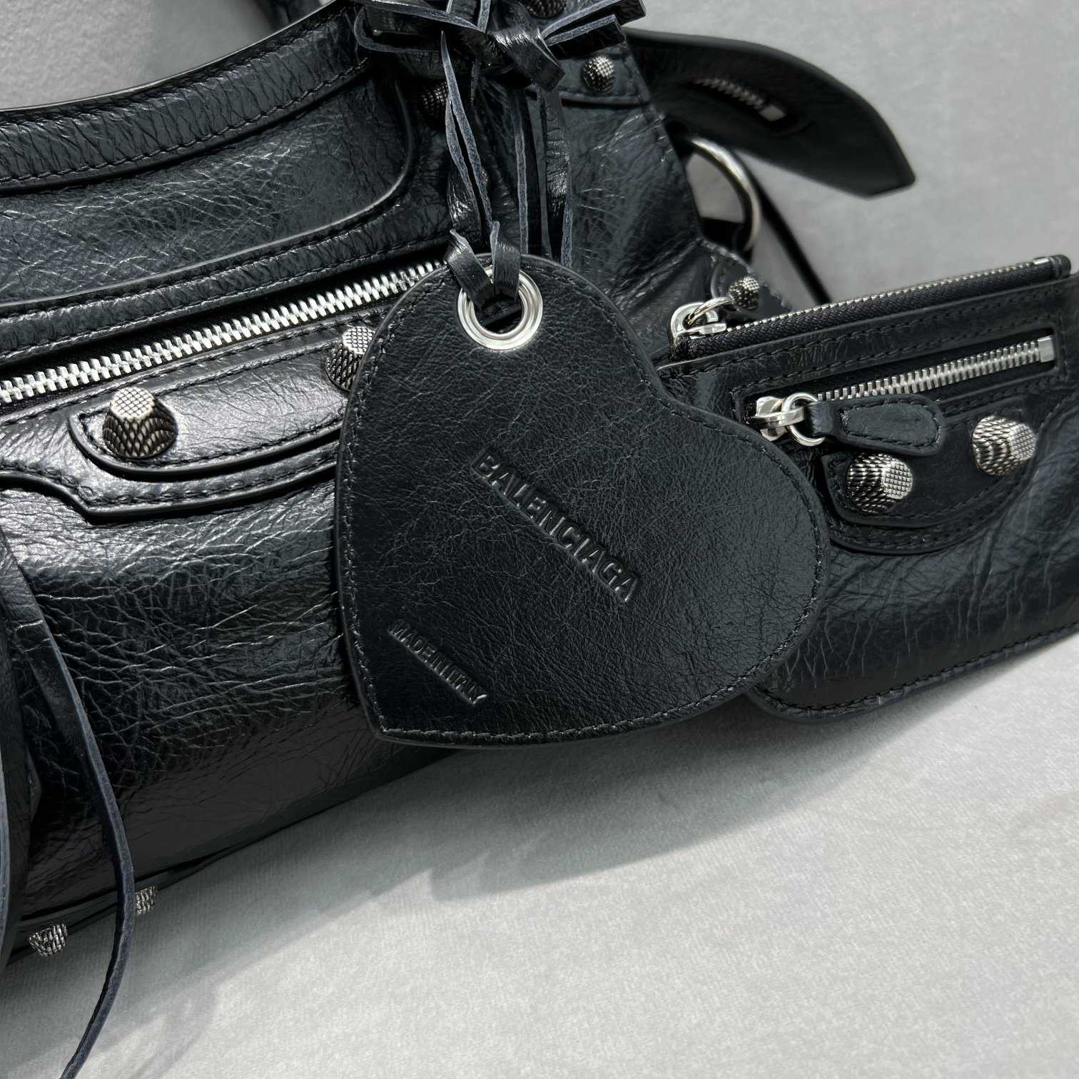 Balenciaga Neo Cagole Xs Shoulder Bag (26x13x18cm) - DopestKickz