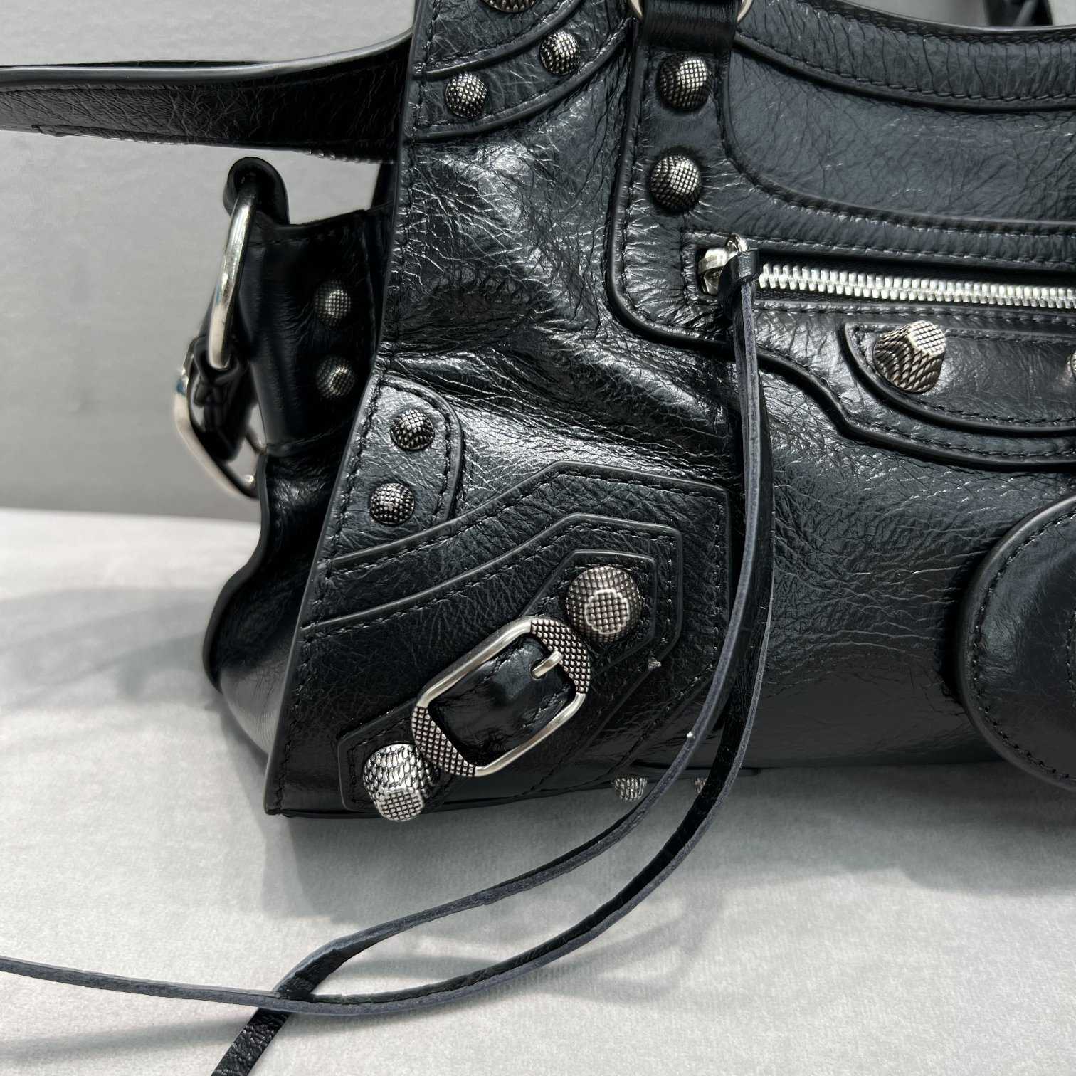 Balenciaga Neo Cagole Xs Shoulder Bag (26x13x18cm) - DopestKickz