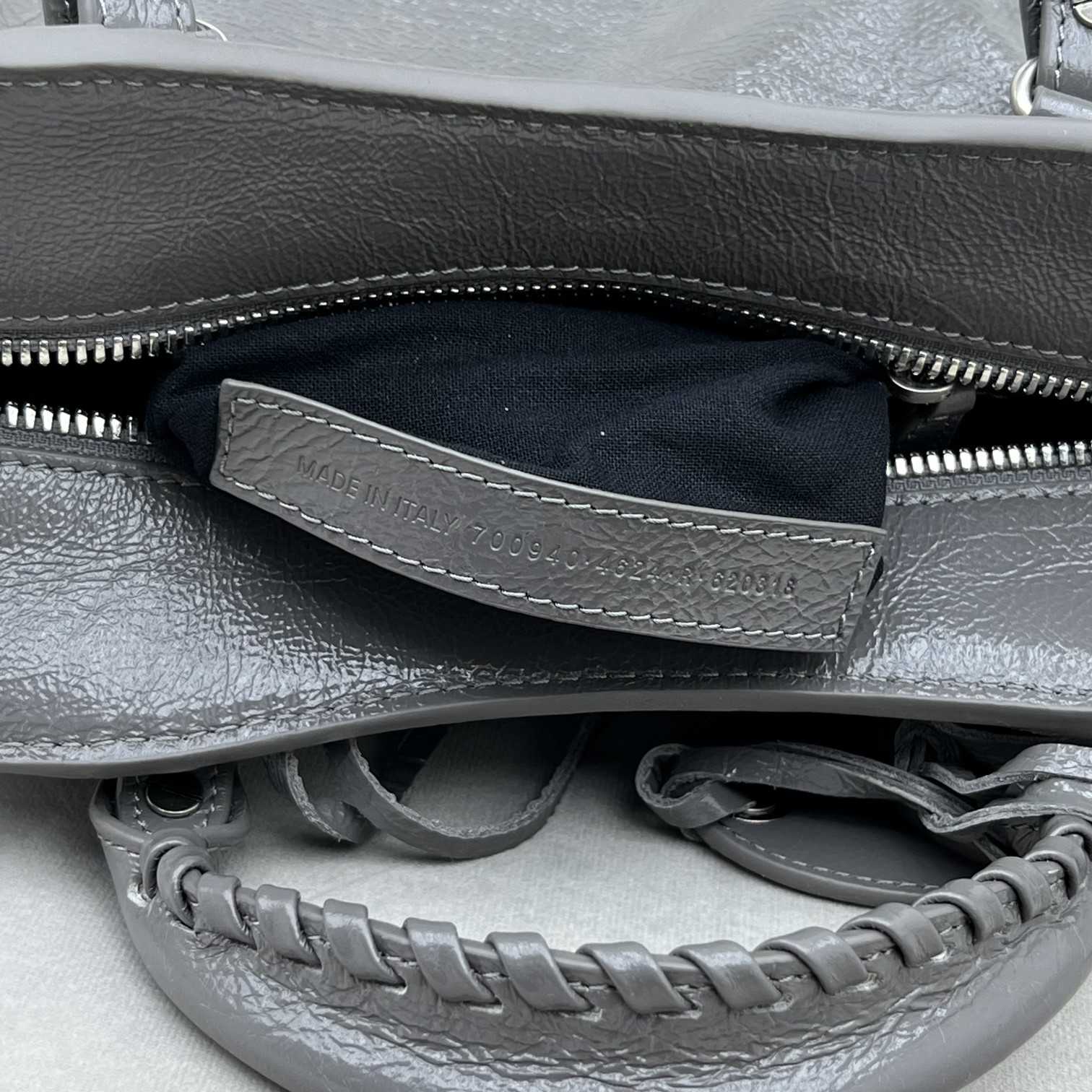 Balenciaga Neo Cagole Xs Shoulder Bag (26x13x18cm) - DopestKickz