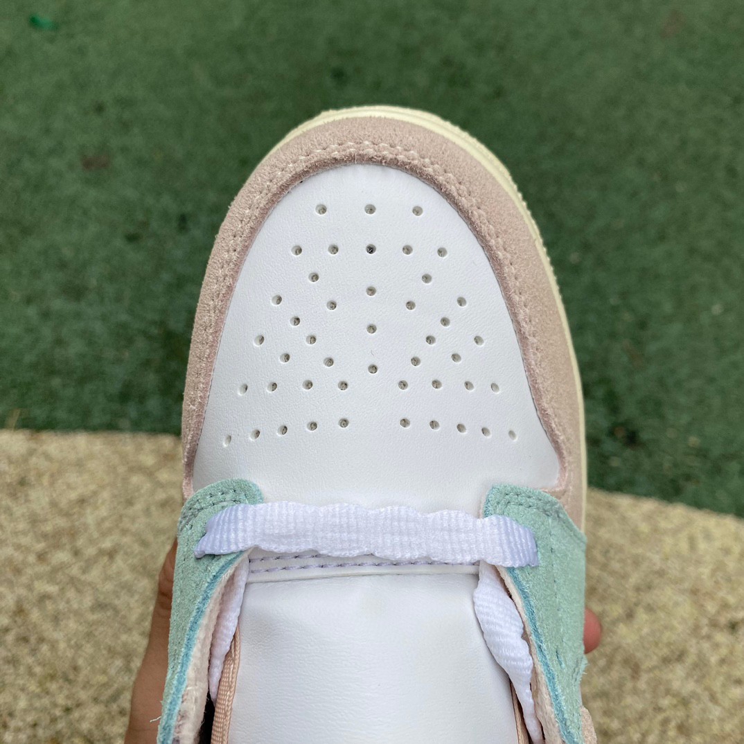 Air Jordan 1 Mid SE AJ1 Sneaker     DZ5361-100 - DopestKickz