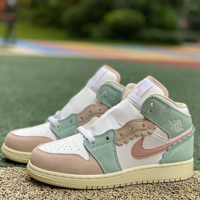 Air Jordan 1 Mid SE AJ1 Sneaker     DZ5361-100 - DopestKickz