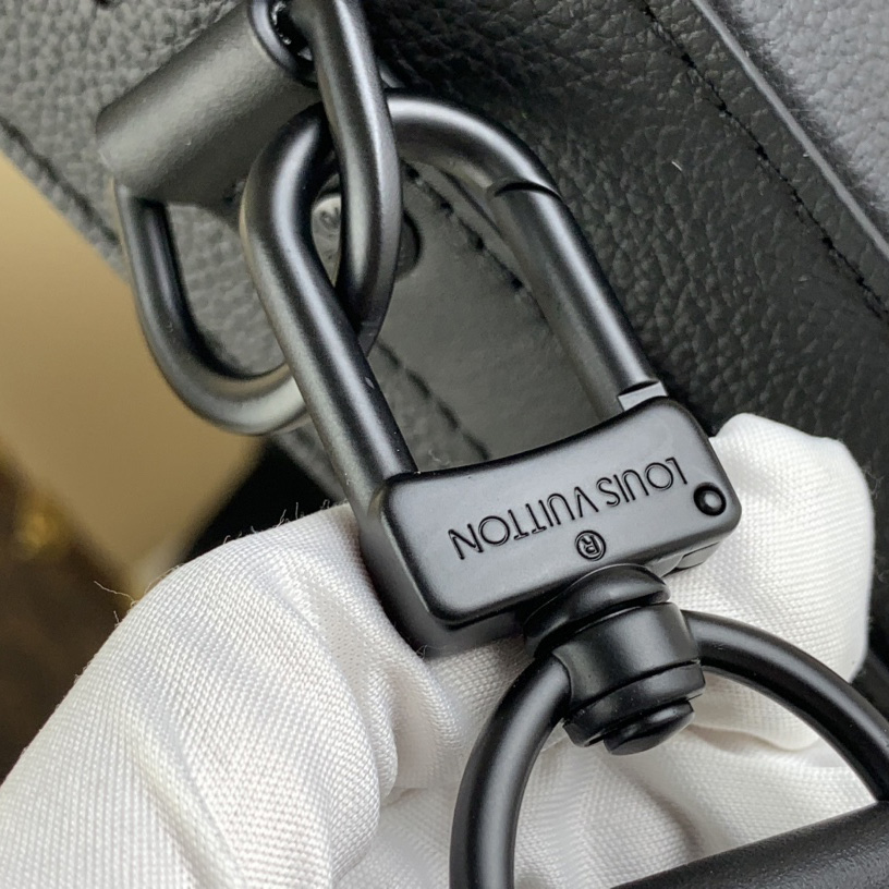 Louis Vuitton Pilot Briefcase (39 x 29 x 6cm)  M23778 - DopestKickz