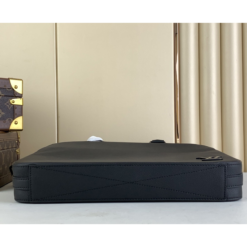 Louis Vuitton Pilot Briefcase (39 x 29 x 6cm)  M23778 - DopestKickz