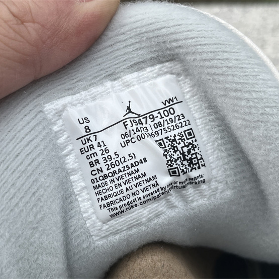 Air Jordan 3 Sneakers   FJ9479-100  - DopestKickz