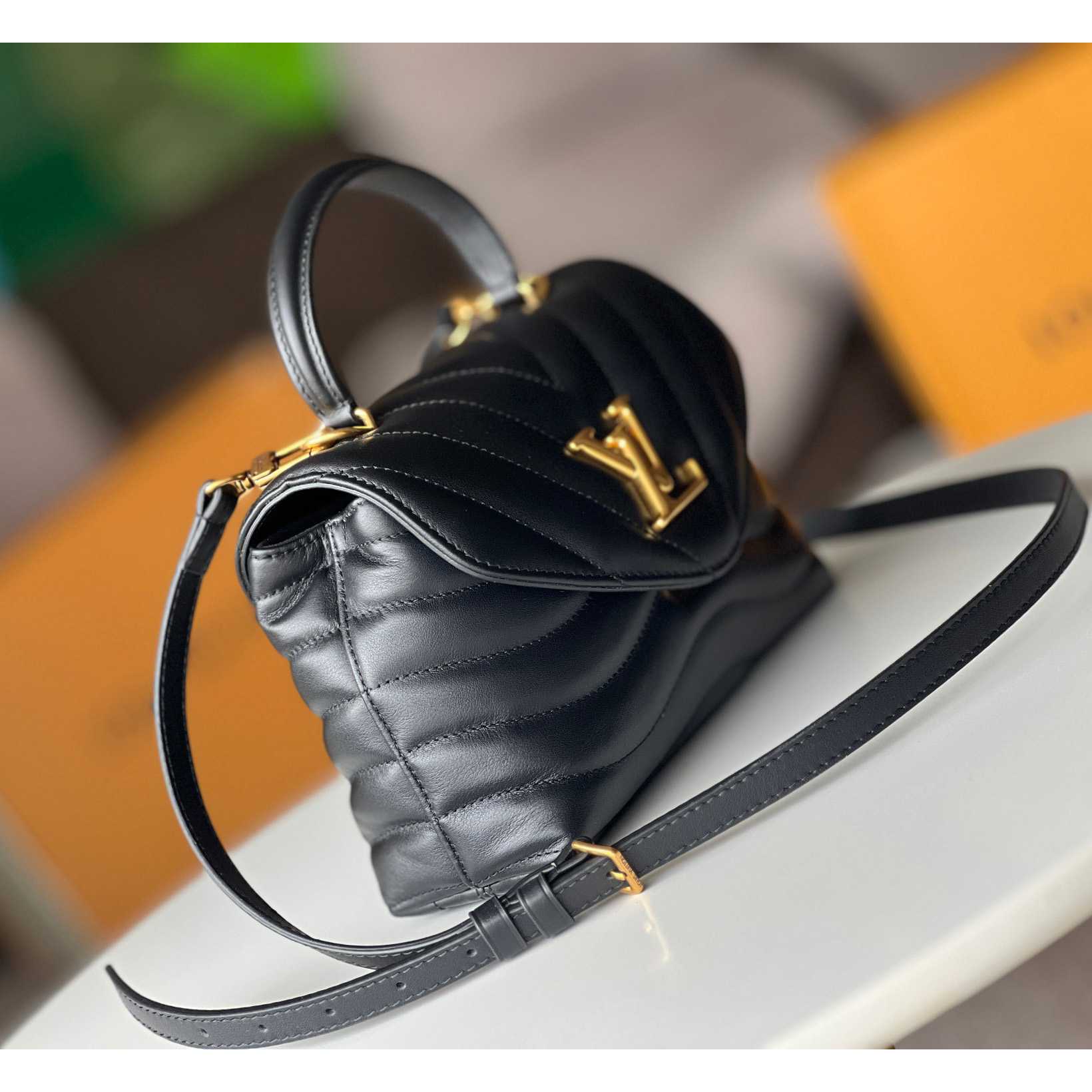 Louis Vuitton Hold Me (23x15x10cm)  M21720 - DopestKickz