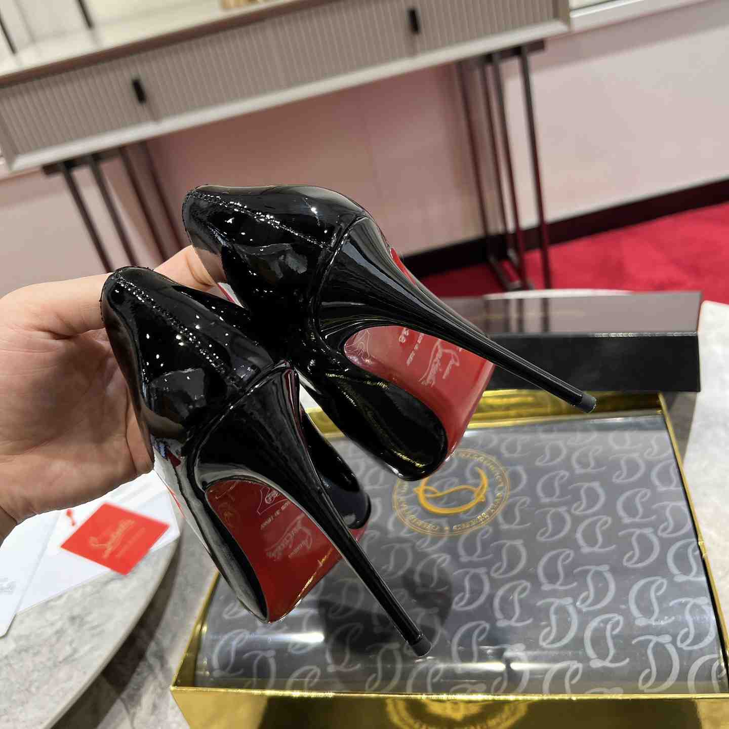 Christian Louboutin 100mm Pumps - DopestKickz