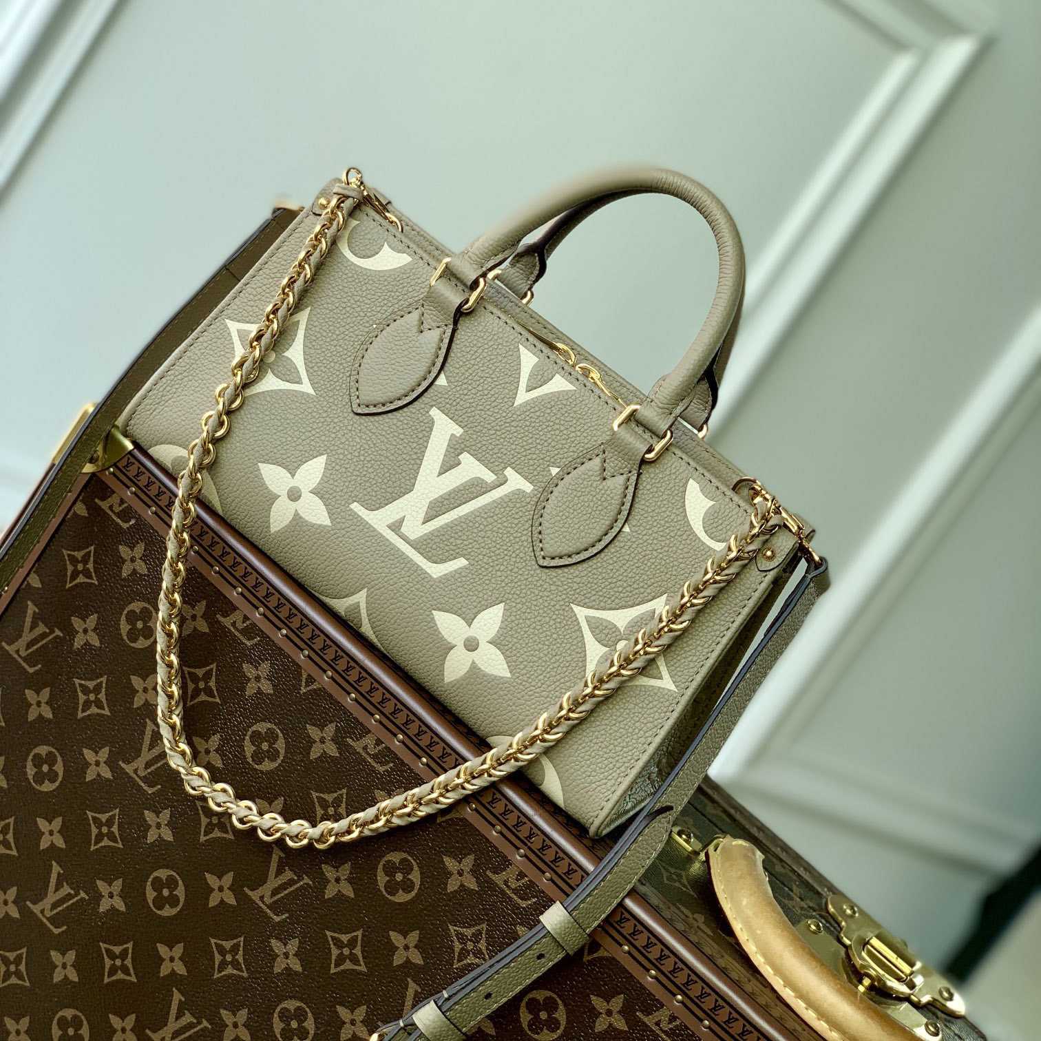Louis Vuitton OnTheGo East West  (25-13-10 cm) M23641 - DopestKickz
