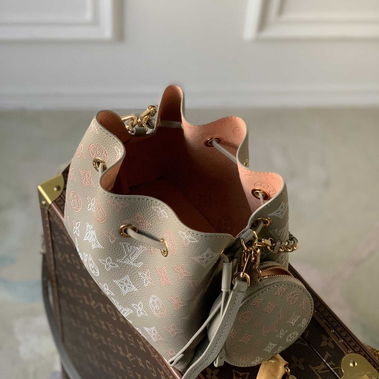 Louis Vuitton Bella (19×22×14cm)  M23388 - DopestKickz