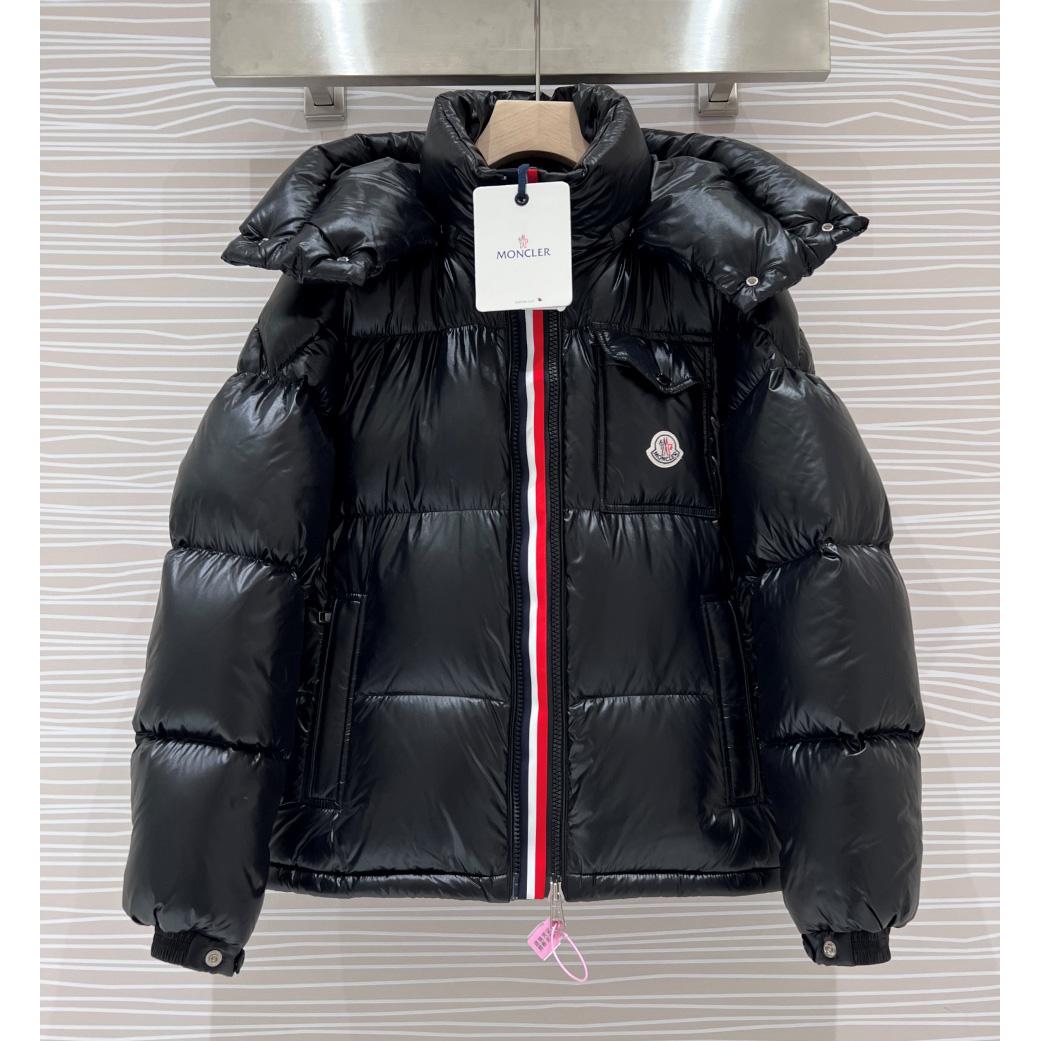 Moncler Montbeliard Short Down Jacket - DopestKickz