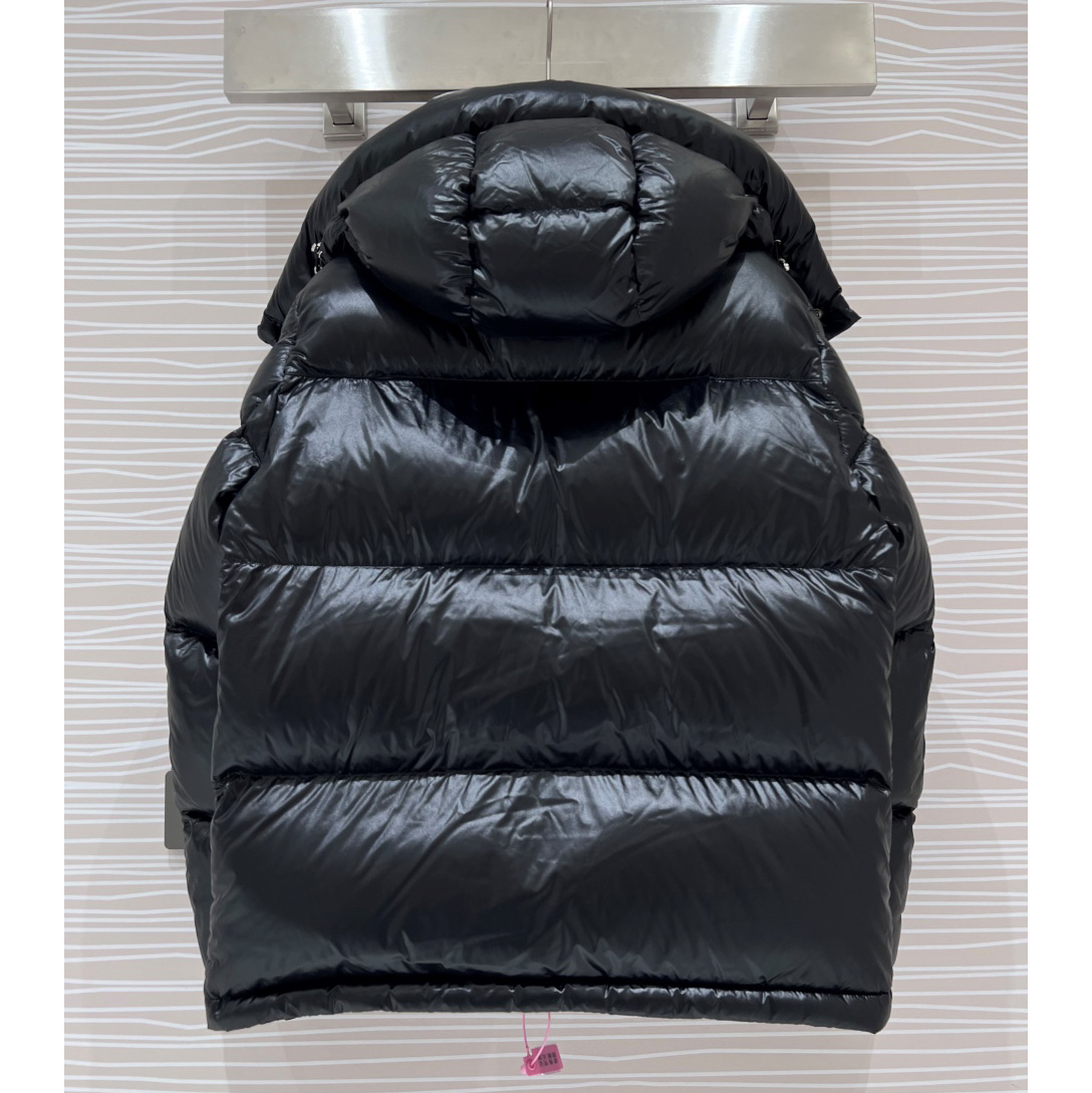 Moncler Montbeliard Short Down Jacket - DopestKickz