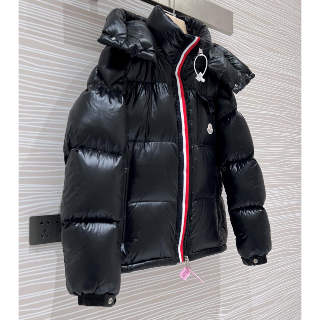 Moncler Montbeliard Short Down Jacket - DopestKickz