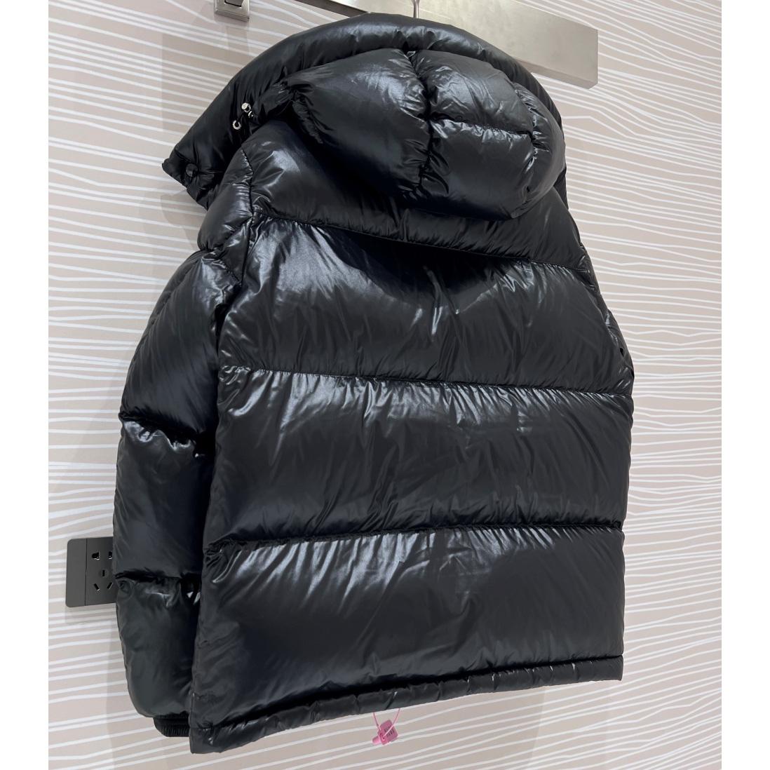 Moncler Montbeliard Short Down Jacket - DopestKickz