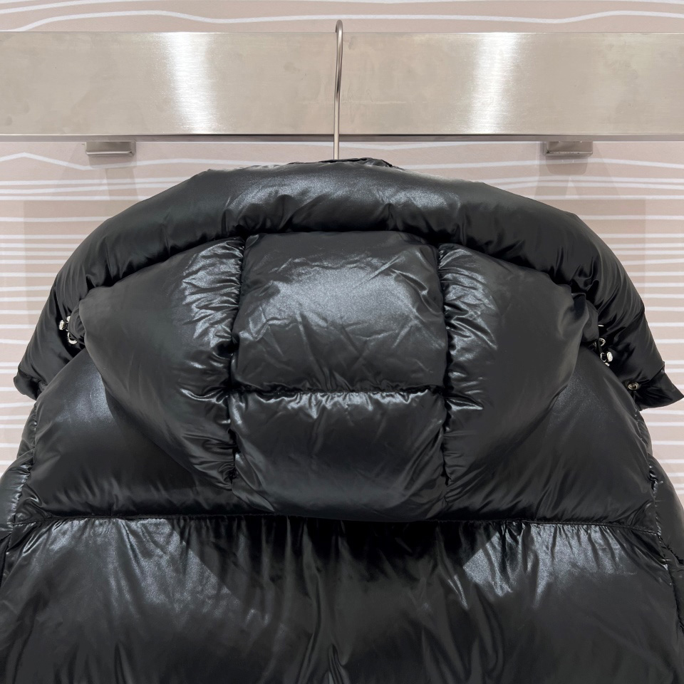 Moncler Montbeliard Short Down Jacket - DopestKickz