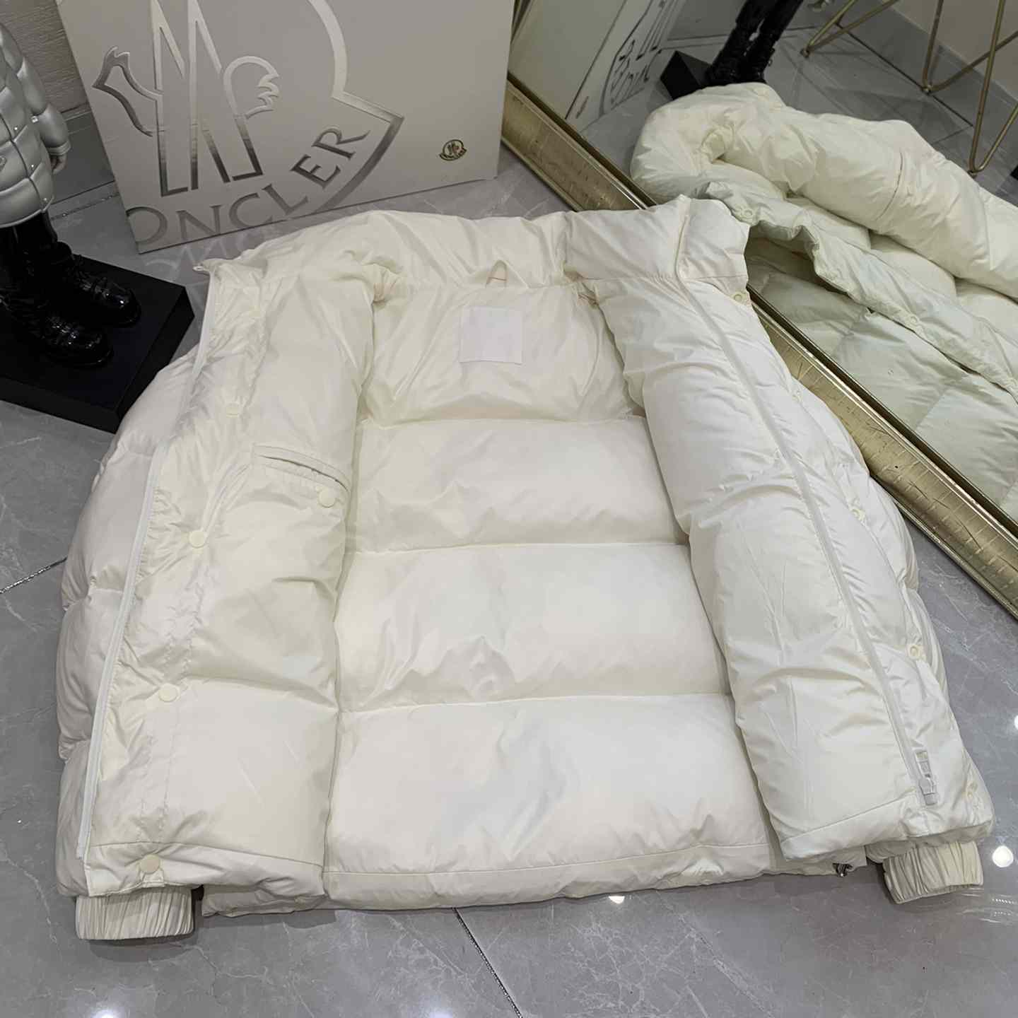 Moncler Misam short down jacket - DopestKickz