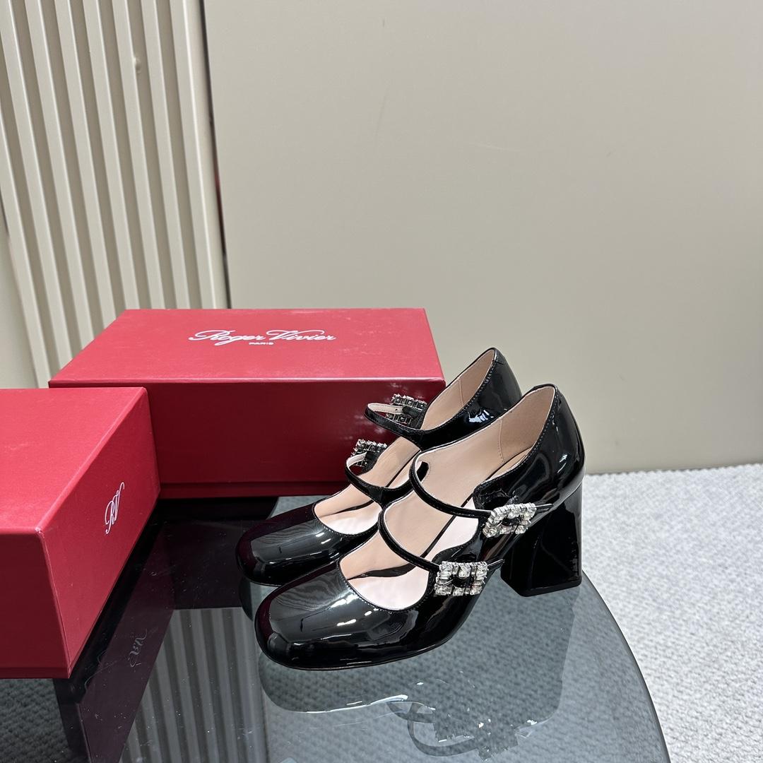 Roger Vivier Trés Vivier Strass Buckle Mini Babies Pumps In Patent Leather - DopestKickz