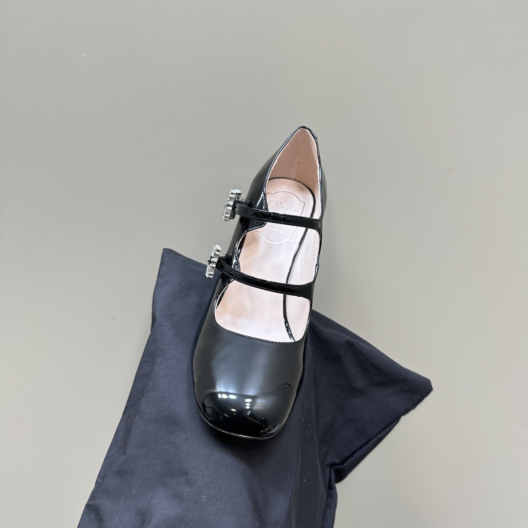 Roger Vivier Trés Vivier Strass Buckle Mini Babies Pumps In Patent Leather - DopestKickz