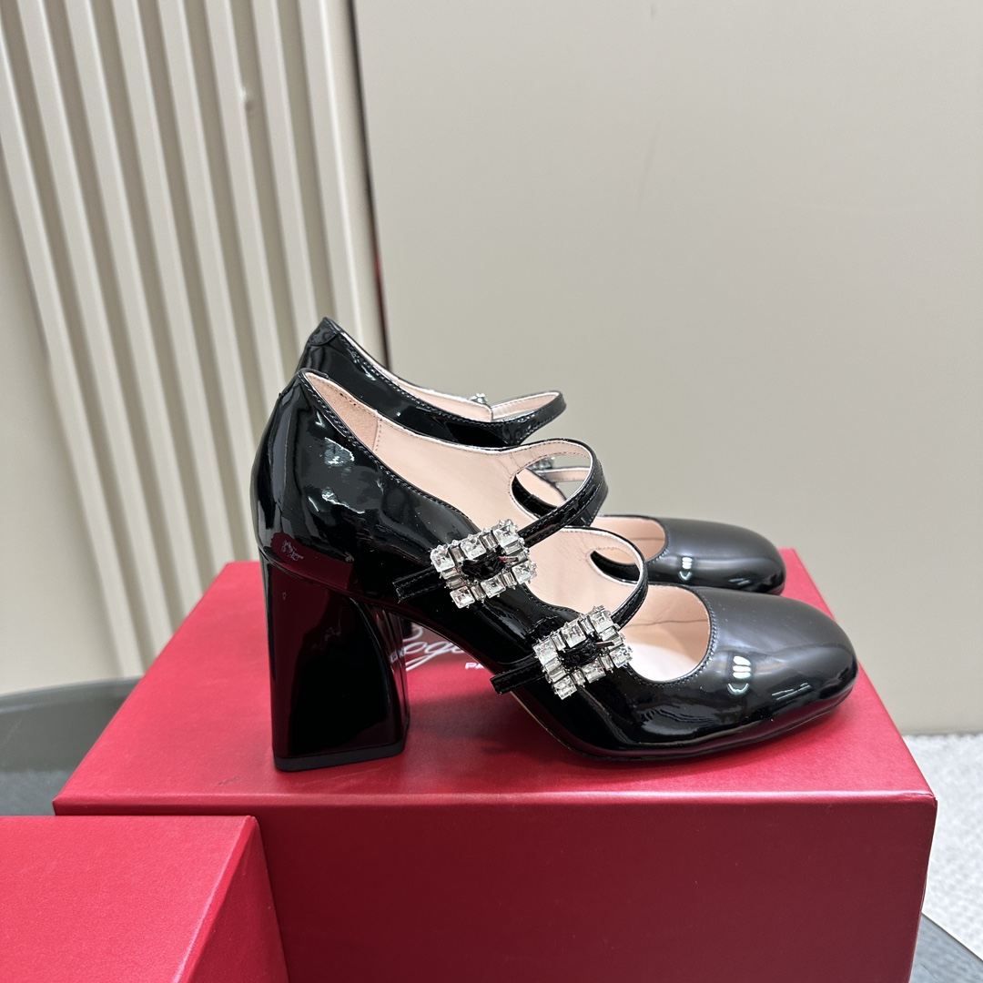 Roger Vivier Trés Vivier Strass Buckle Mini Babies Pumps In Patent Leather - DopestKickz