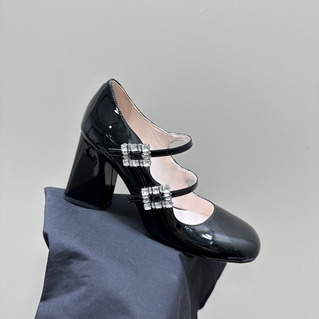 Roger Vivier Trés Vivier Strass Buckle Mini Babies Pumps In Patent Leather - DopestKickz