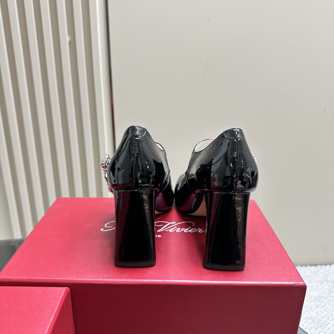 Roger Vivier Trés Vivier Strass Buckle Mini Babies Pumps In Patent Leather - DopestKickz