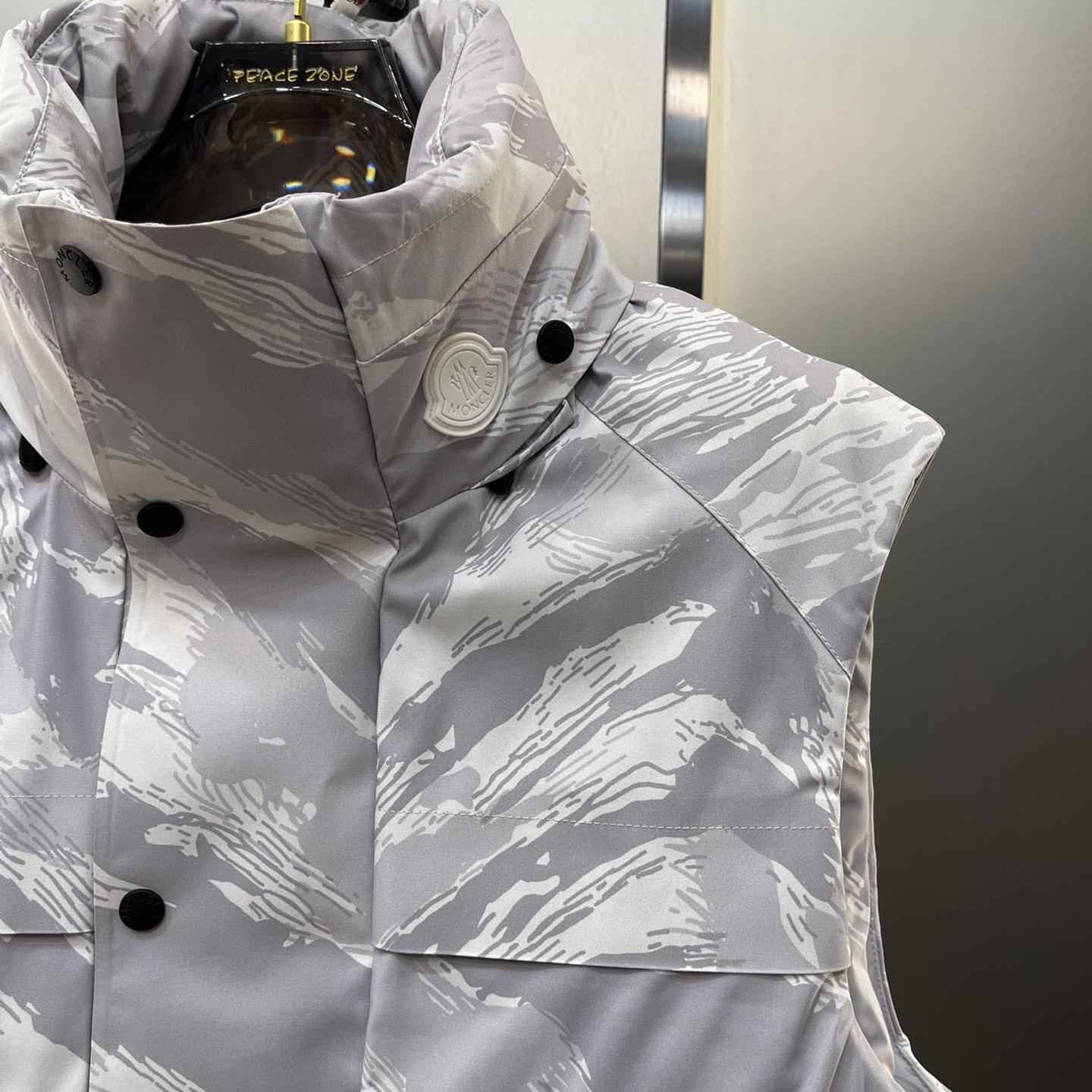 Moncler x HYKE Vanilis Padded Gilet - DopestKickz