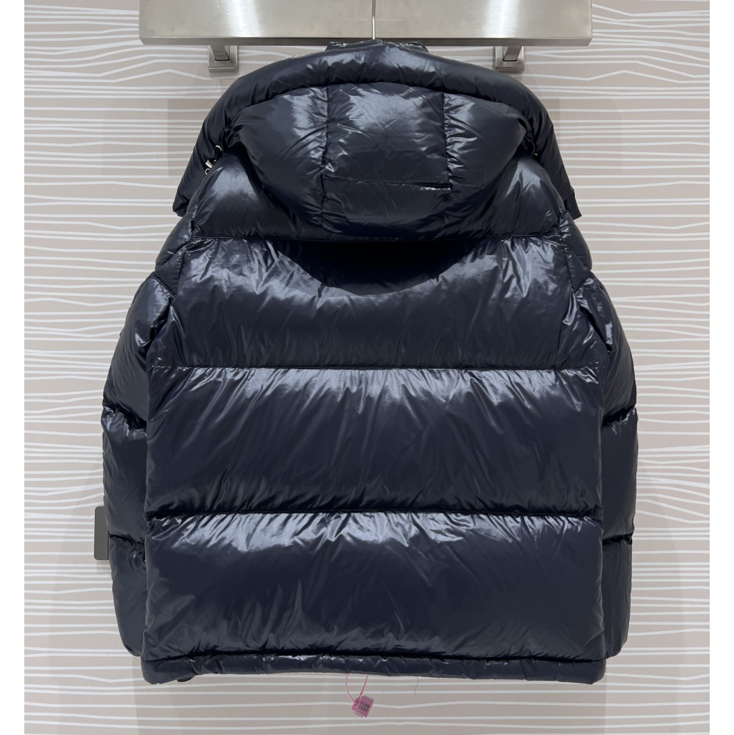 Moncler Montbeliard Short Down Jacket - DopestKickz