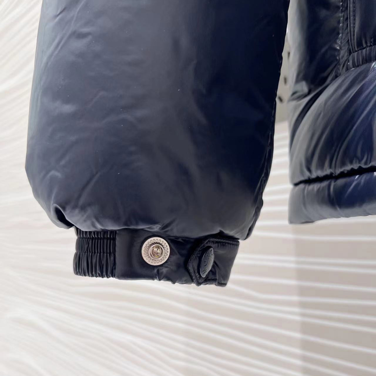 Moncler Montbeliard Short Down Jacket - DopestKickz