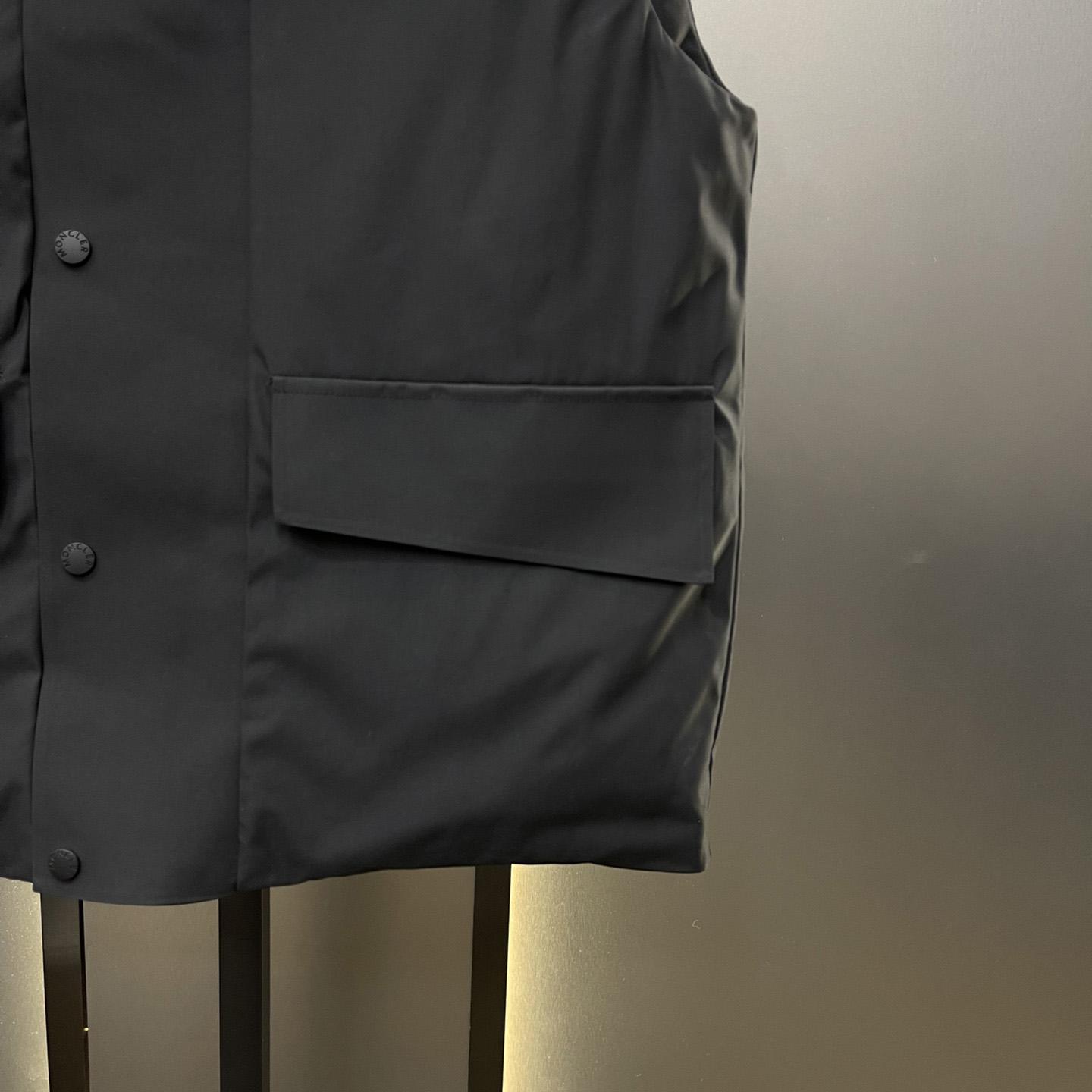 Moncler x HYKE Vanilis Padded Gilet - DopestKickz