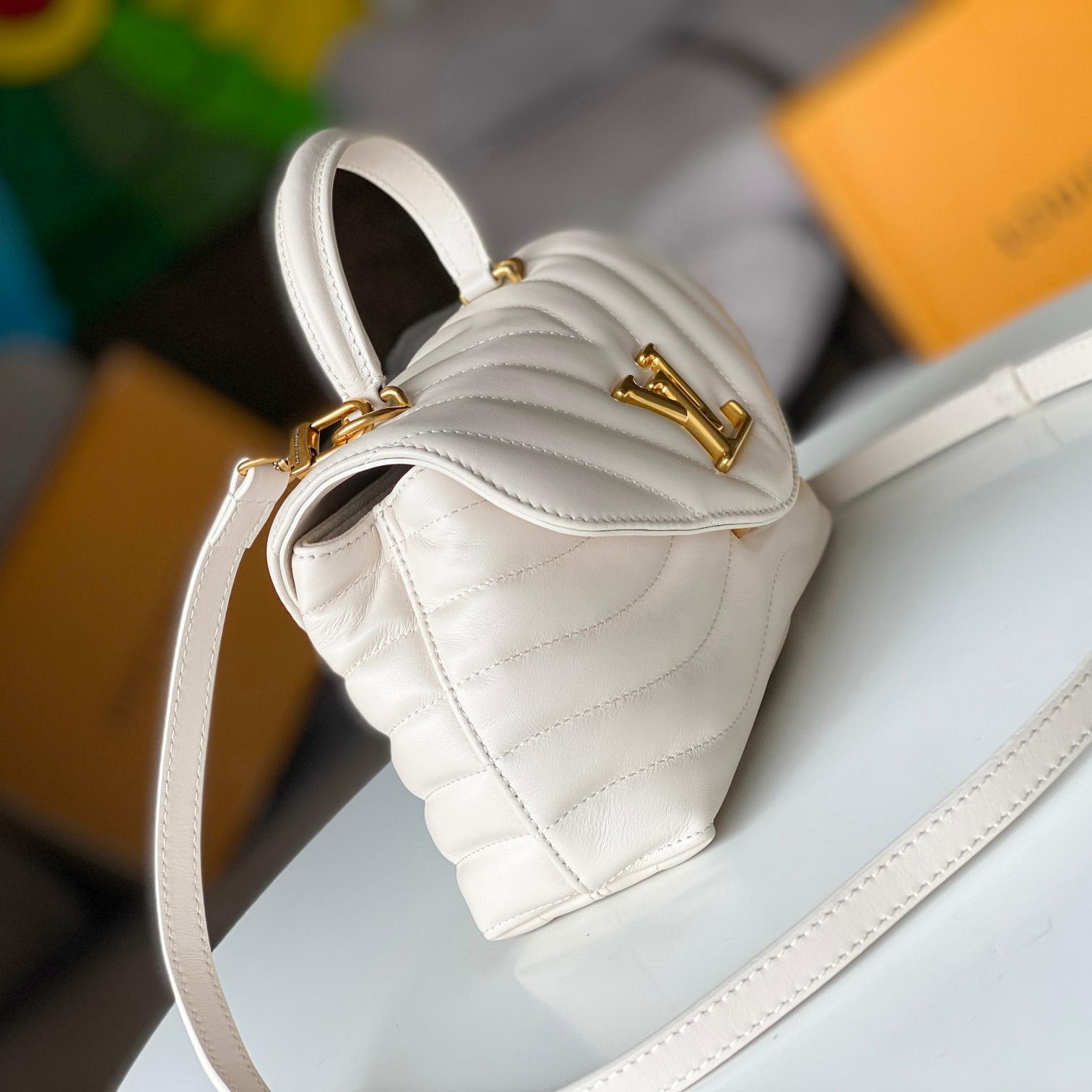 Louis Vuitton Hold Me (23x15x10cm)  M21797 - DopestKickz