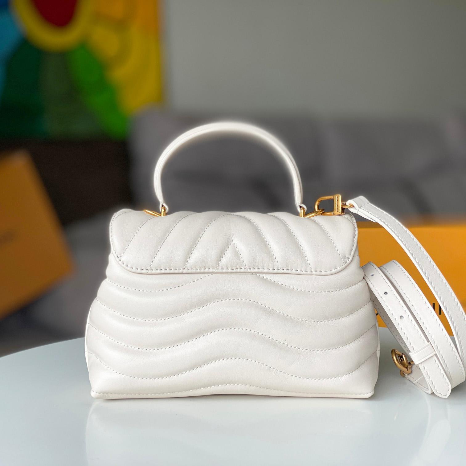 Louis Vuitton Hold Me (23x15x10cm)  M21797 - DopestKickz