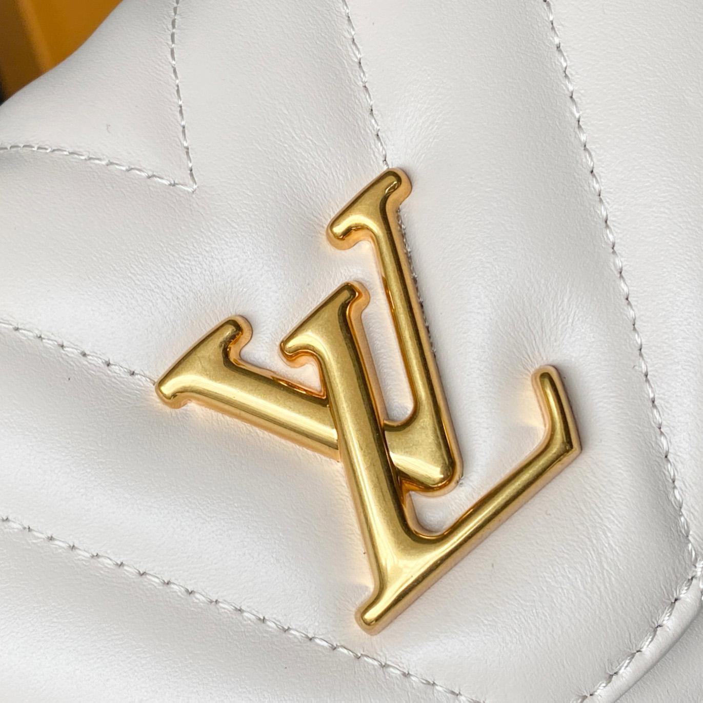 Louis Vuitton Hold Me (23x15x10cm)  M21797 - DopestKickz