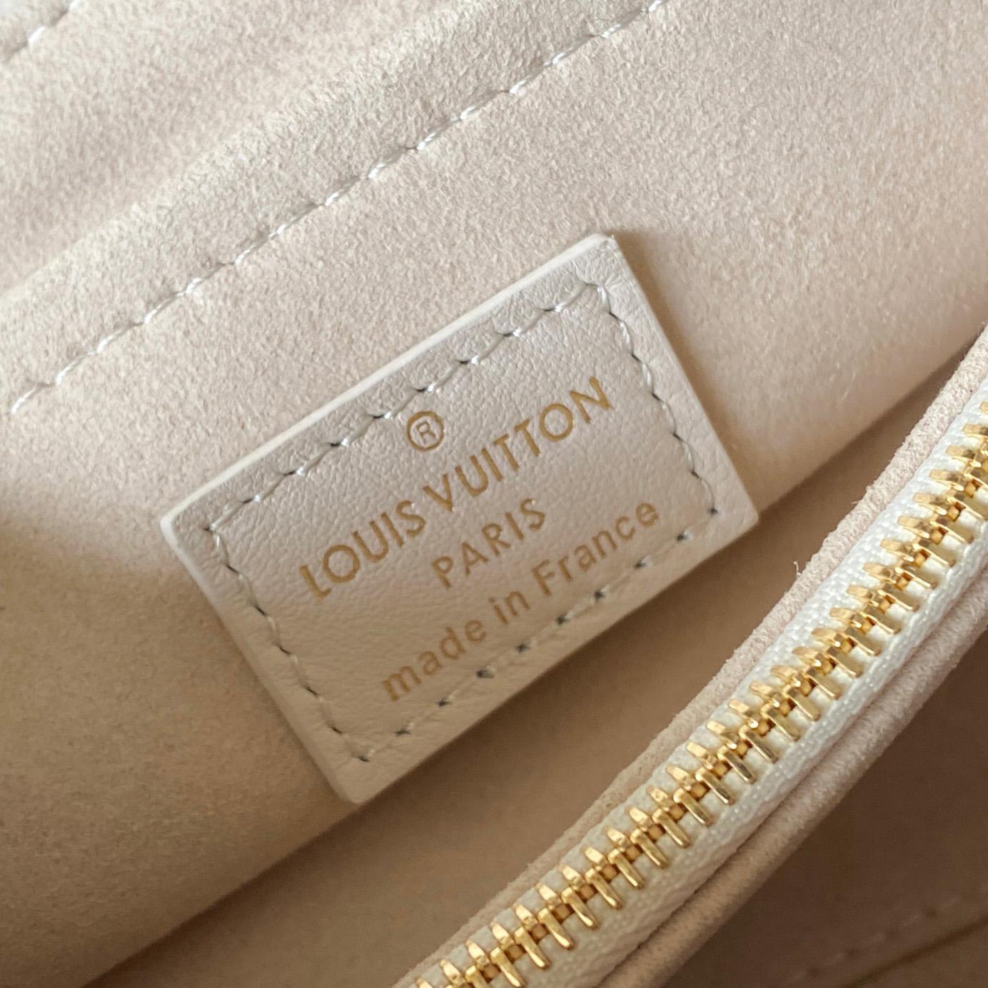 Louis Vuitton Hold Me (23x15x10cm)  M21797 - DopestKickz