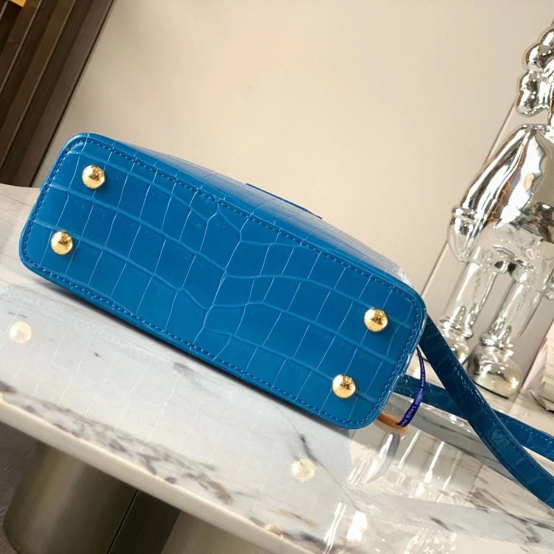 Louis Vuitton Capucines BB (21-14-8cm) - DopestKickz