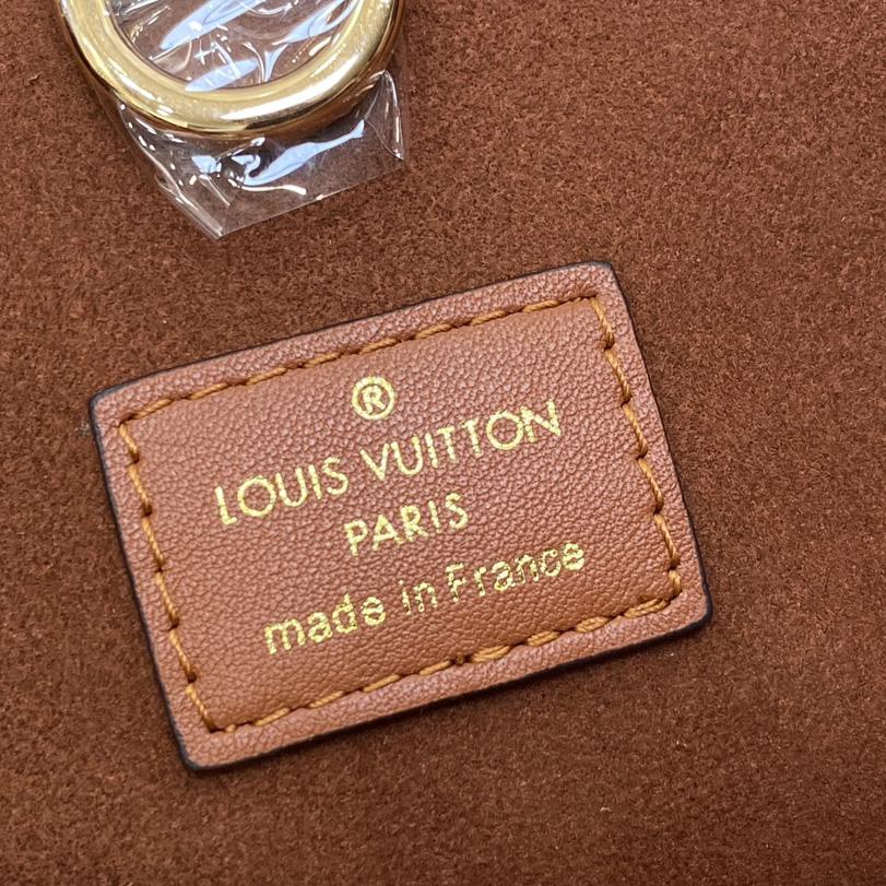 Louis Vuitton Lock It MM (36 x 29 x 15 cm)  M22925 - DopestKickz